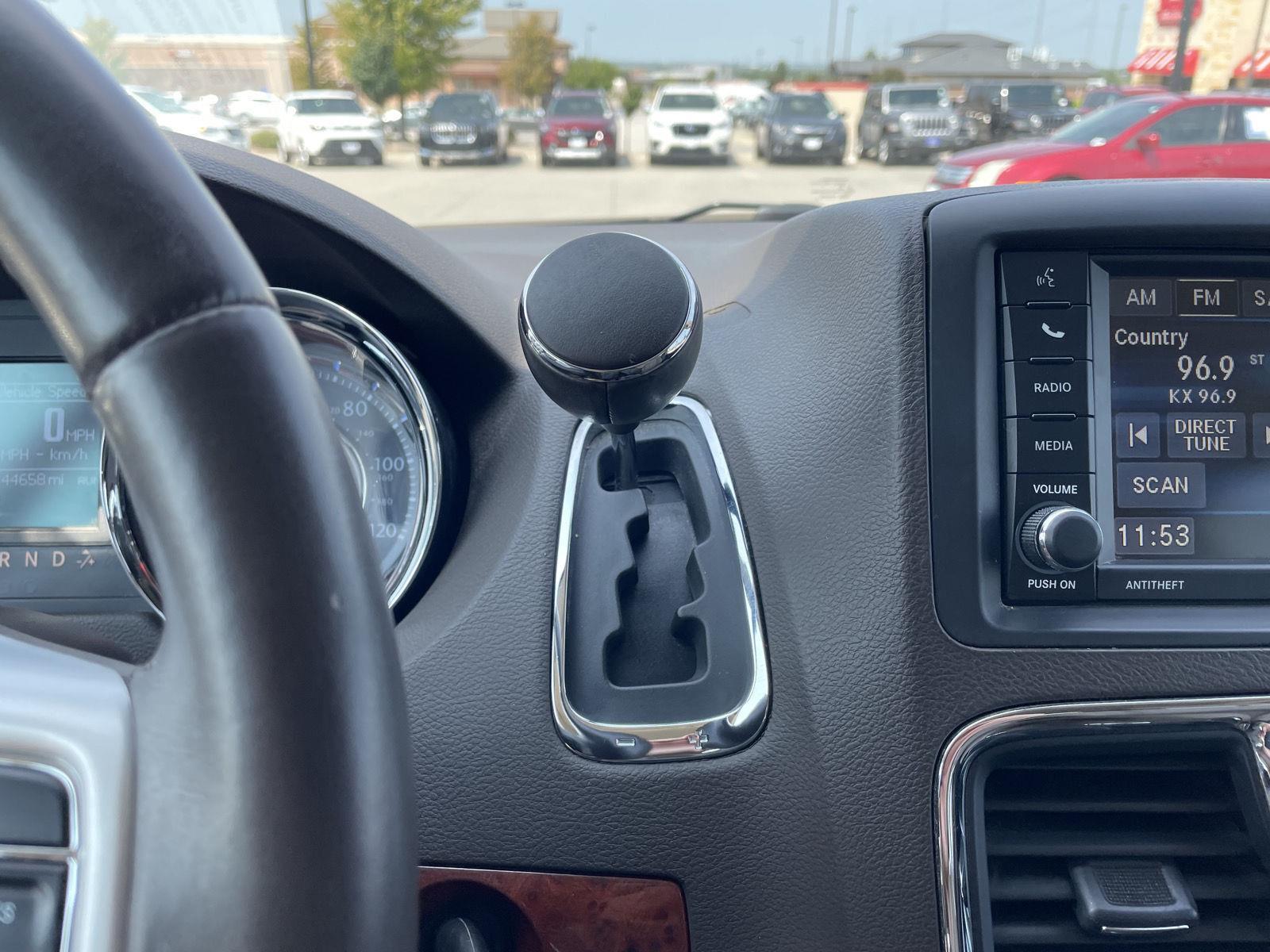 Used 2014 Chrysler Town and Country for sale in Lincoln NE
