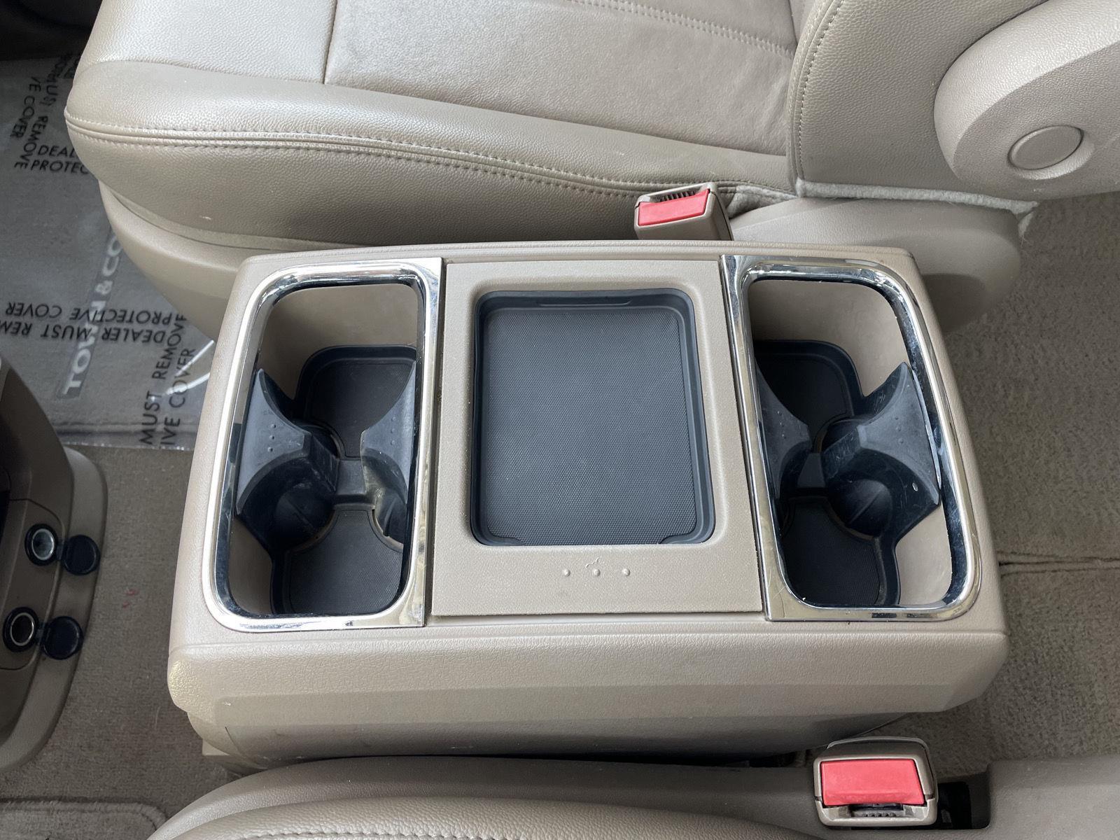 Used 2014 Chrysler Town and Country for sale in Lincoln NE