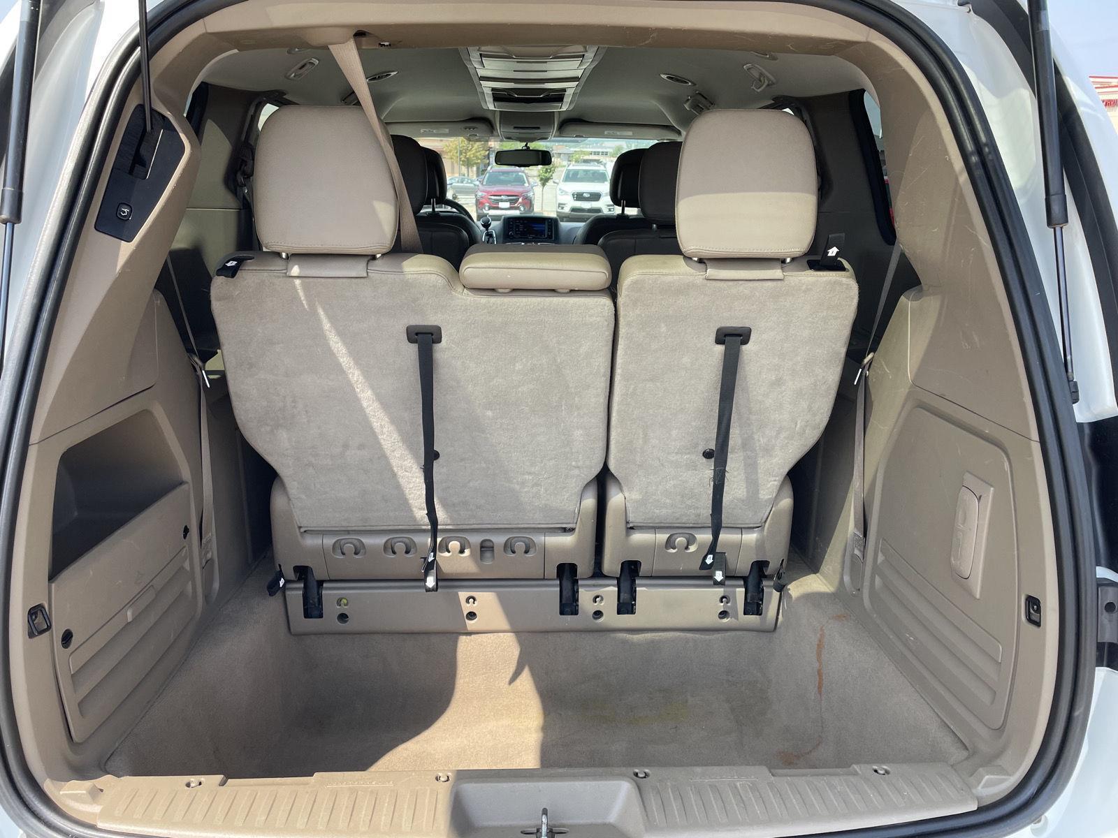 Used 2014 Chrysler Town and Country for sale in Lincoln NE