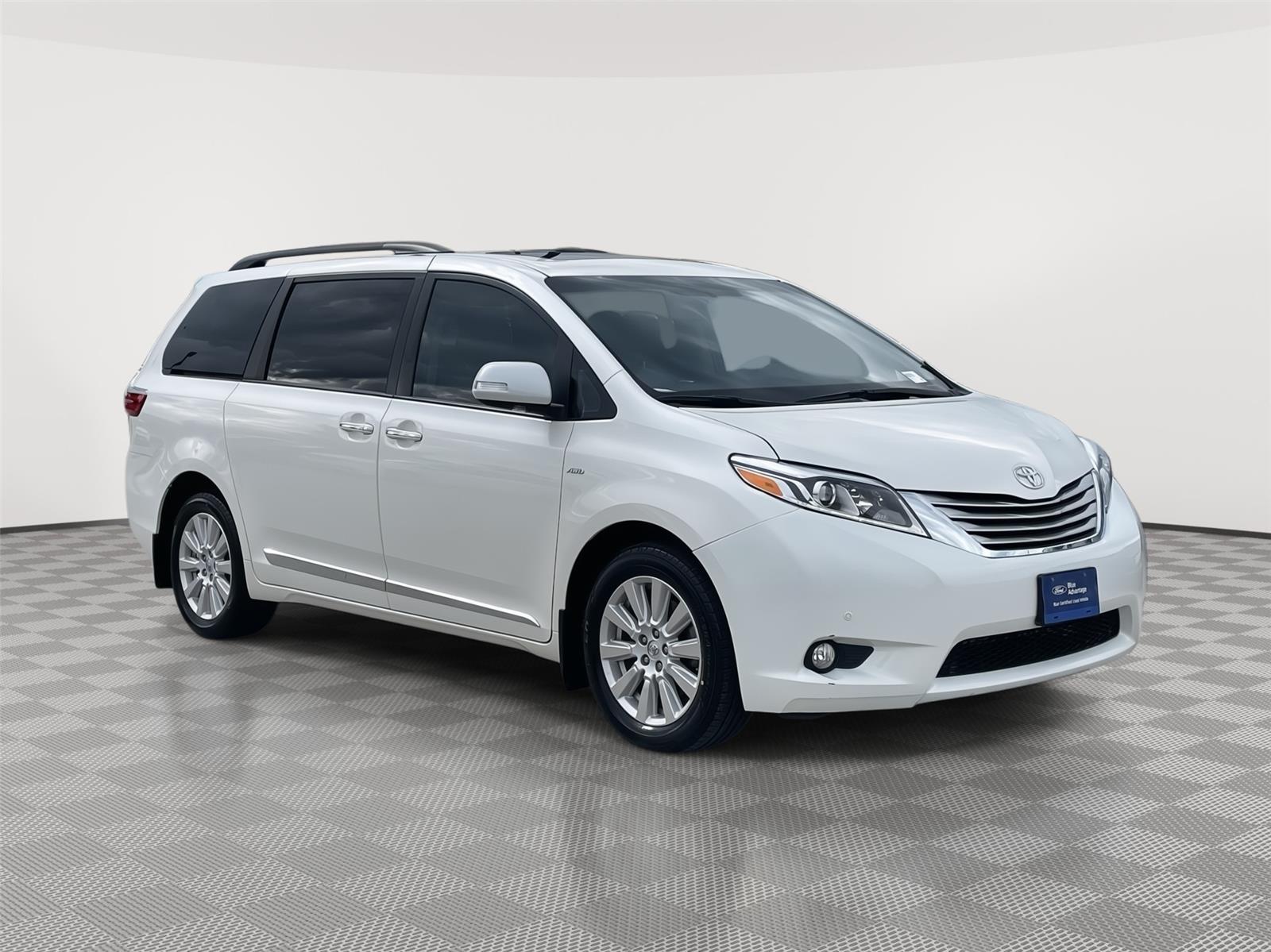Used 2017 Toyota Sienna for sale in Lincoln NE