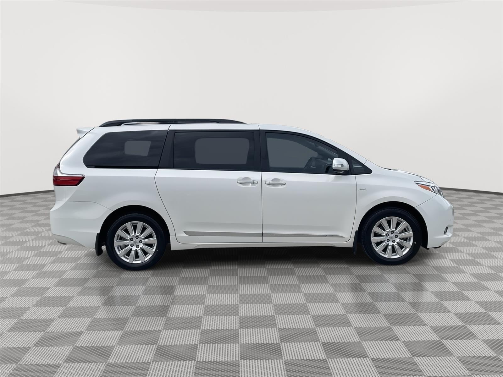 Used 2017 Toyota Sienna for sale in Lincoln NE