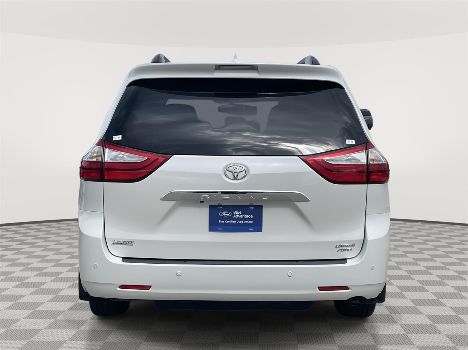 Used 2017 Toyota Sienna for sale in Lincoln NE