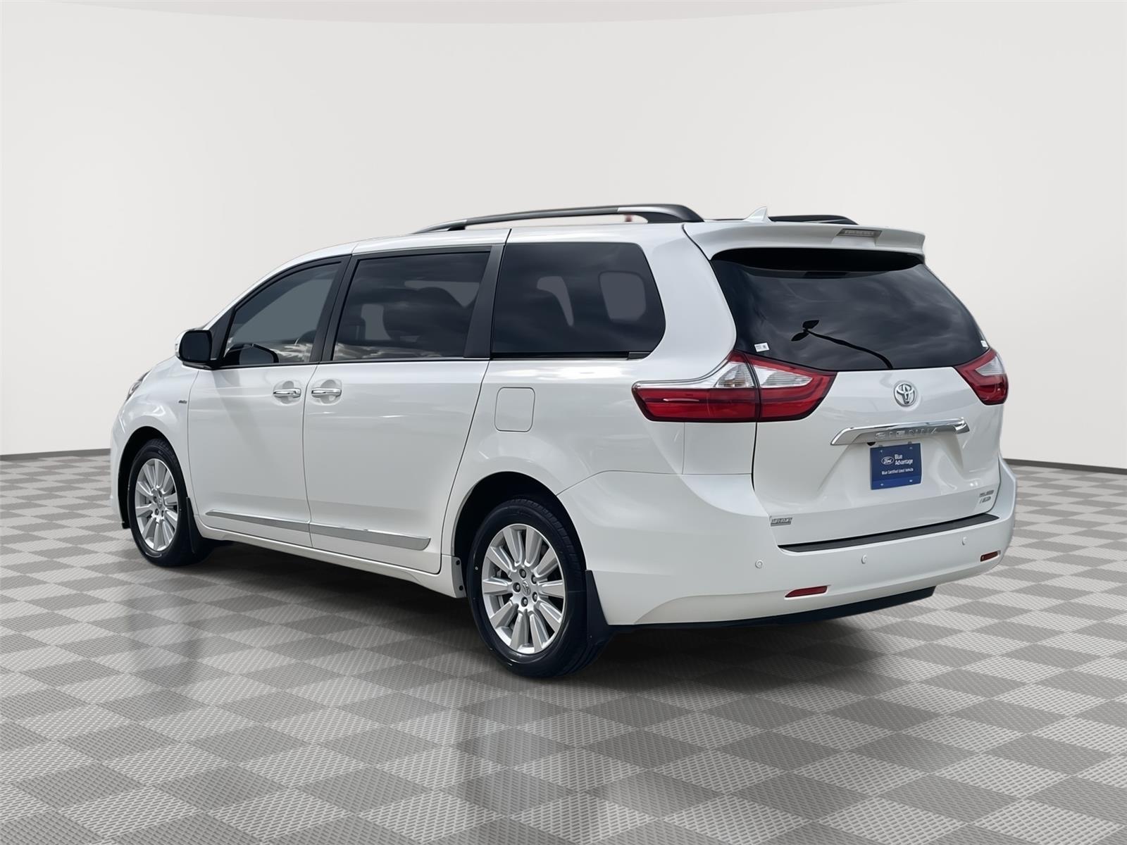 Used 2017 Toyota Sienna for sale in Lincoln NE