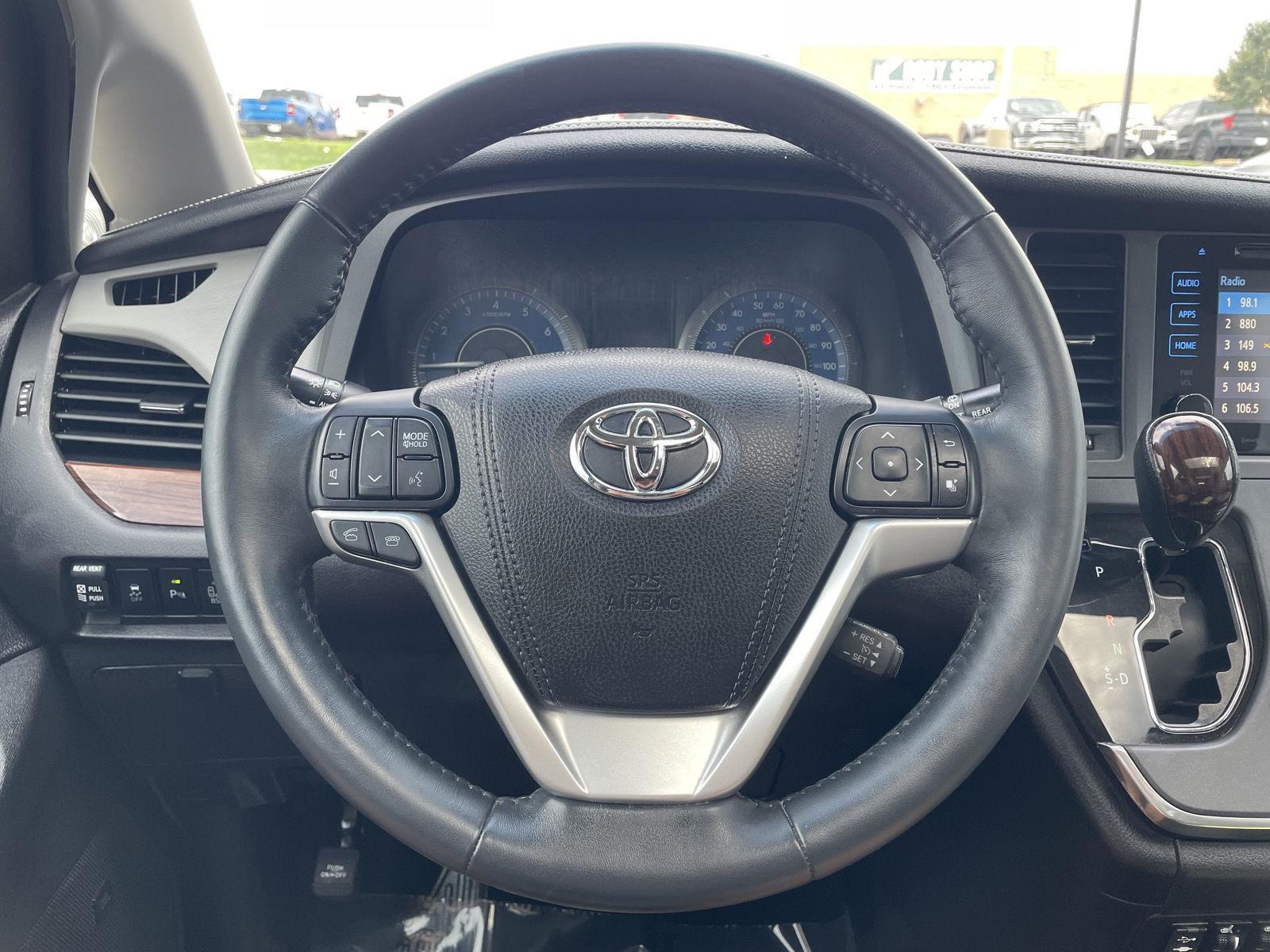 Used 2017 Toyota Sienna for sale in Lincoln NE