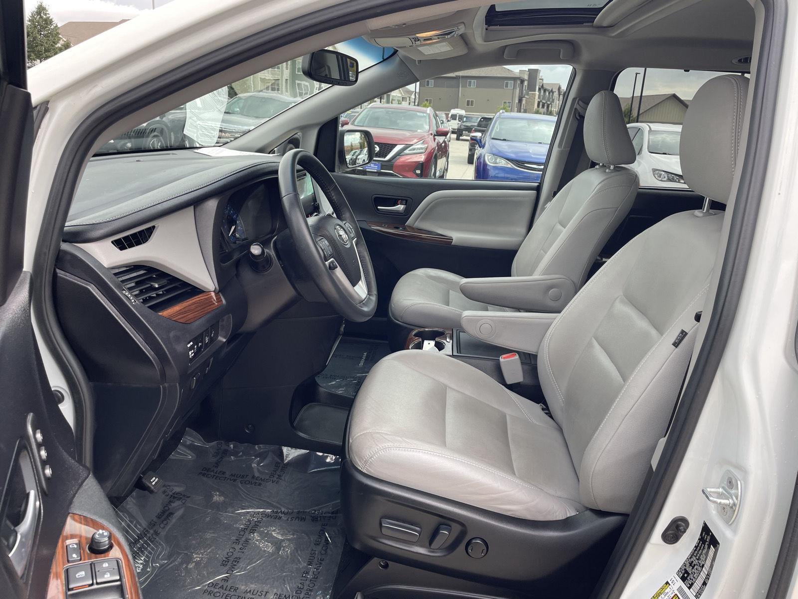 Used 2017 Toyota Sienna for sale in Lincoln NE