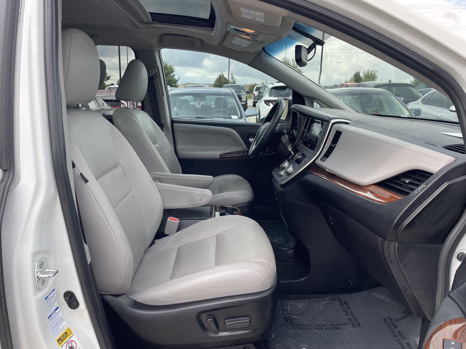 Used 2017 Toyota Sienna for sale in Lincoln NE