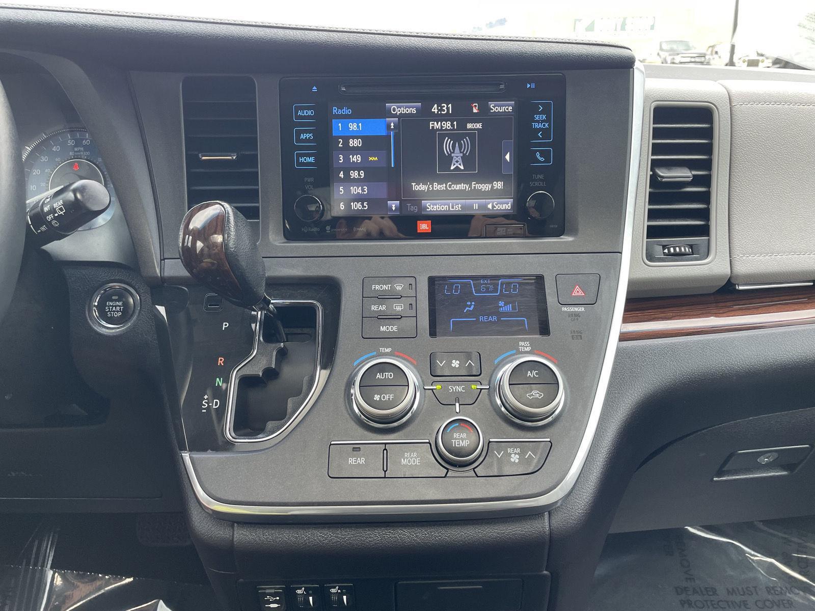 Used 2017 Toyota Sienna for sale in Lincoln NE