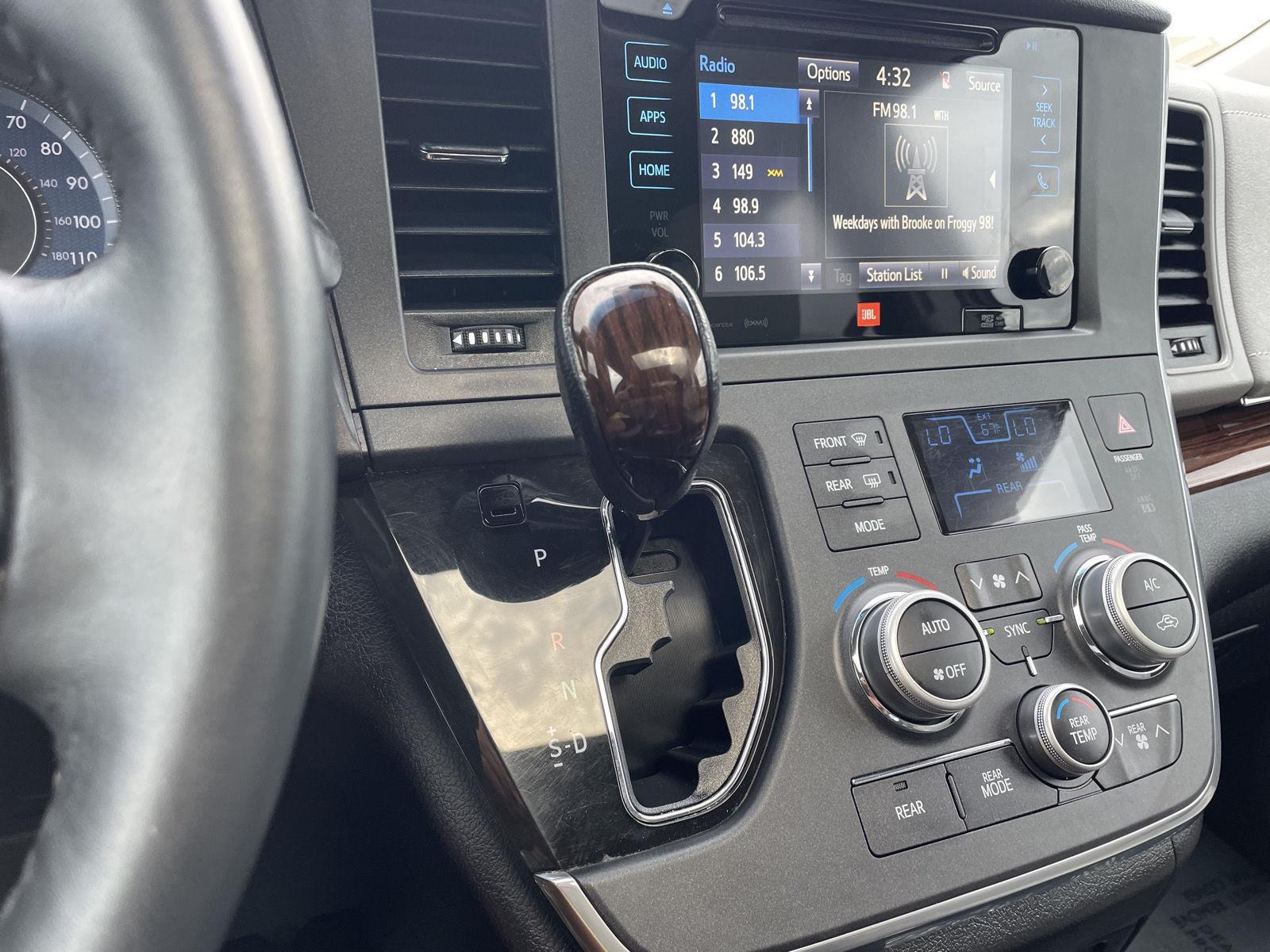 Used 2017 Toyota Sienna for sale in Lincoln NE