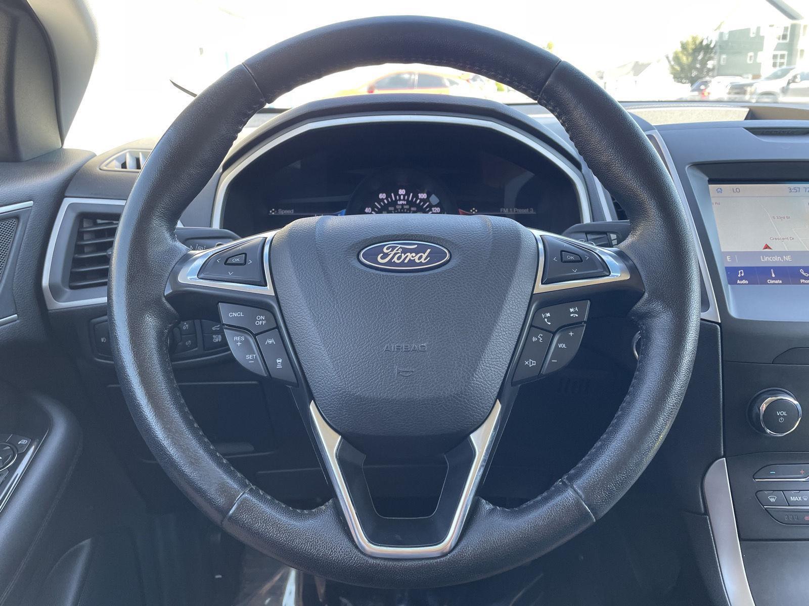 2020 Ford Edge SEL photo 11