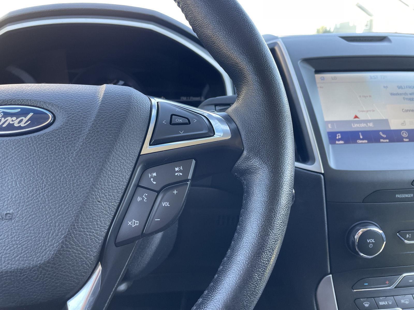 2020 Ford Edge SEL photo 13