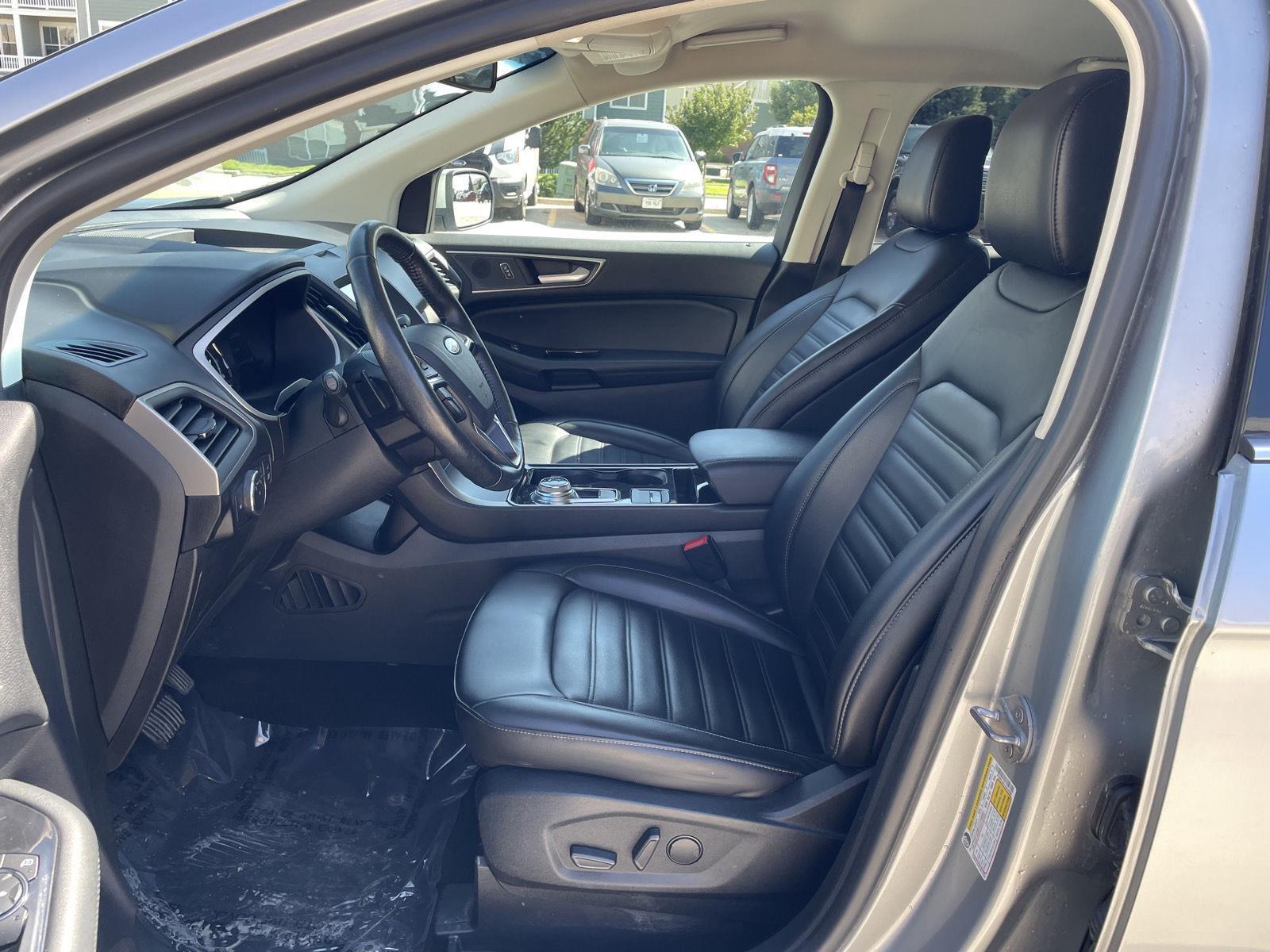 2020 Ford Edge SEL photo 16