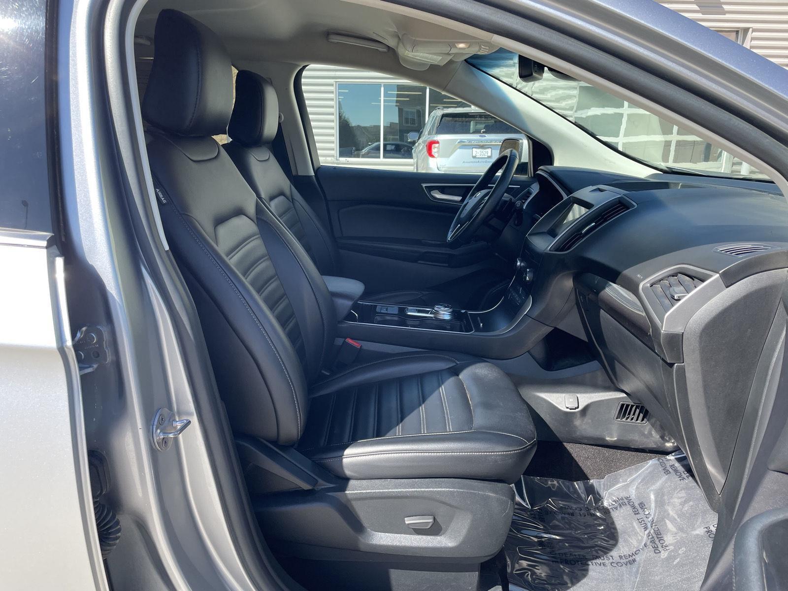 2020 Ford Edge SEL photo 17