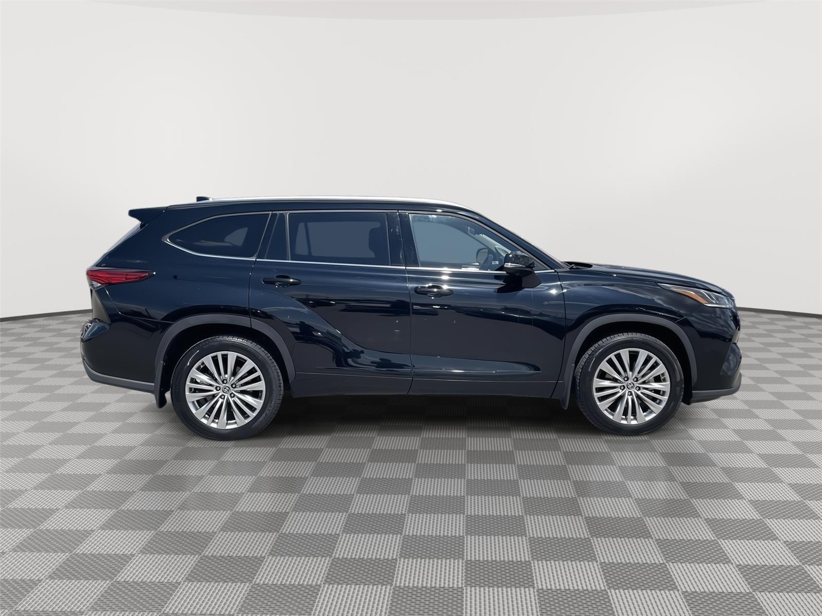 Pre-Owned 2023 Toyota Highlander for sale in Lincoln NE