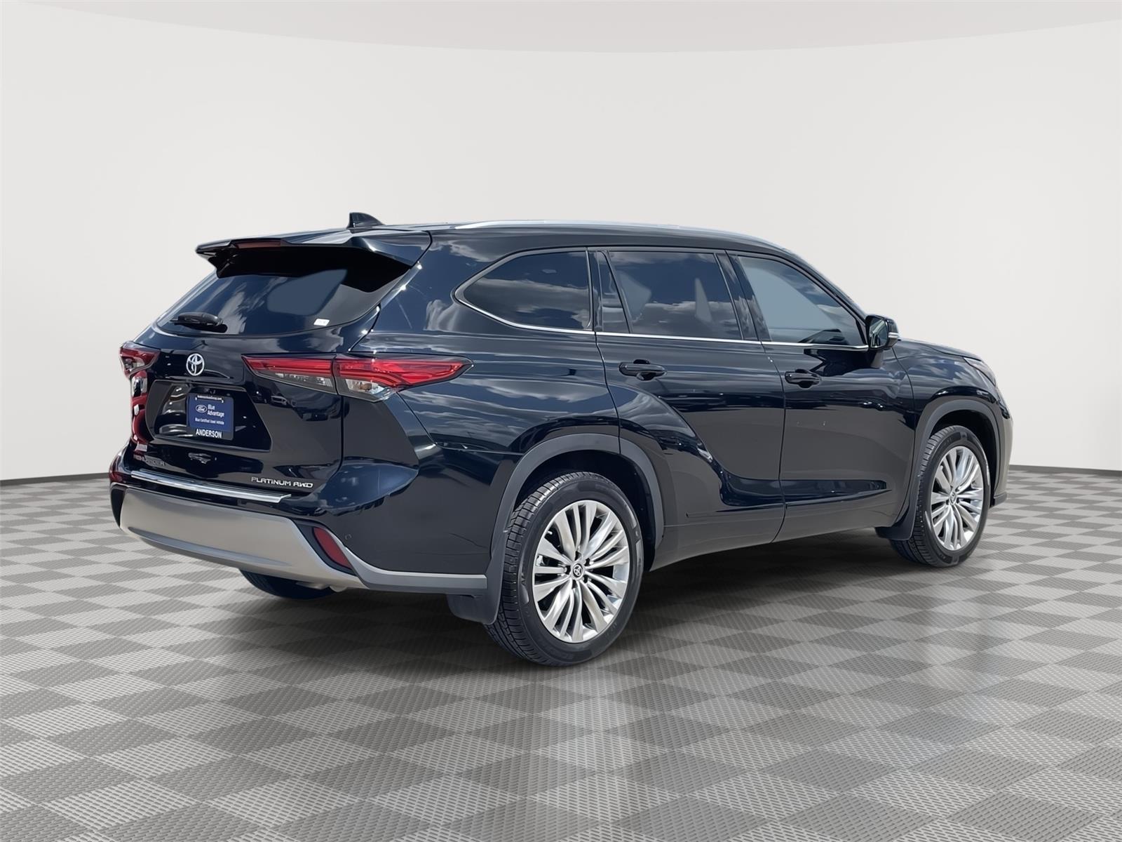 Pre-Owned 2023 Toyota Highlander for sale in Lincoln NE