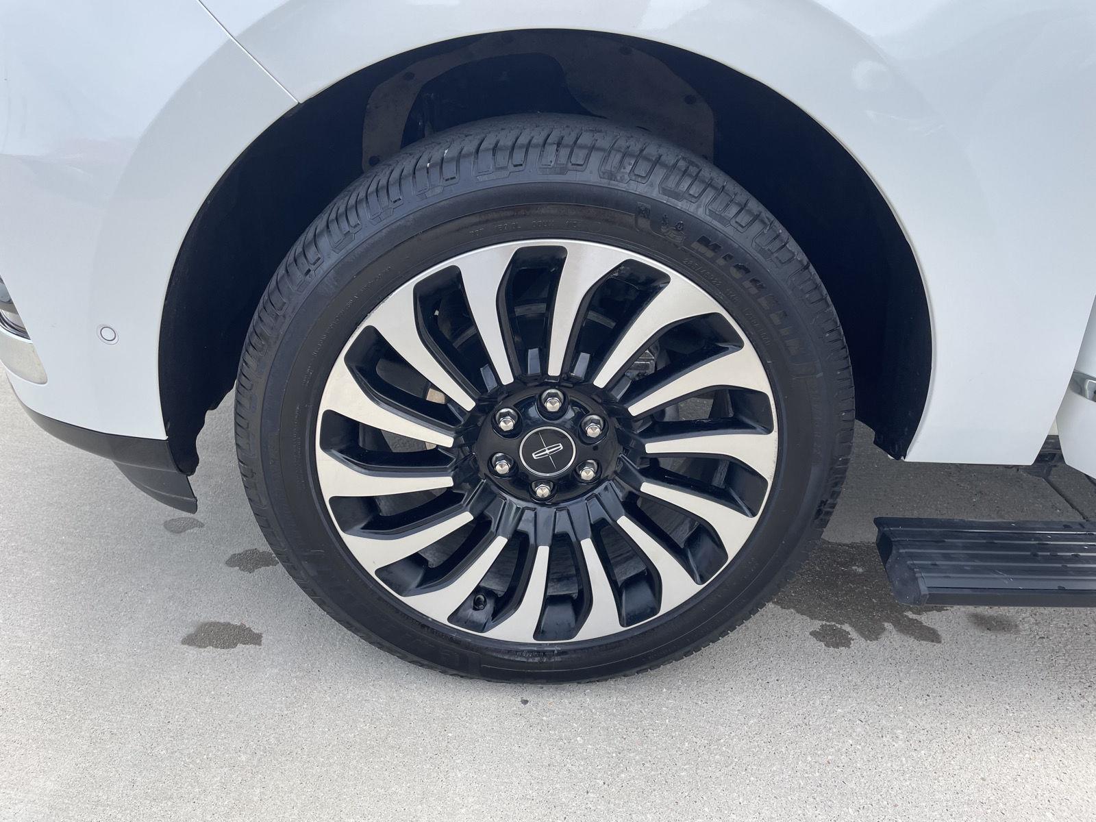 2022 Lincoln Navigator Black Label photo 9