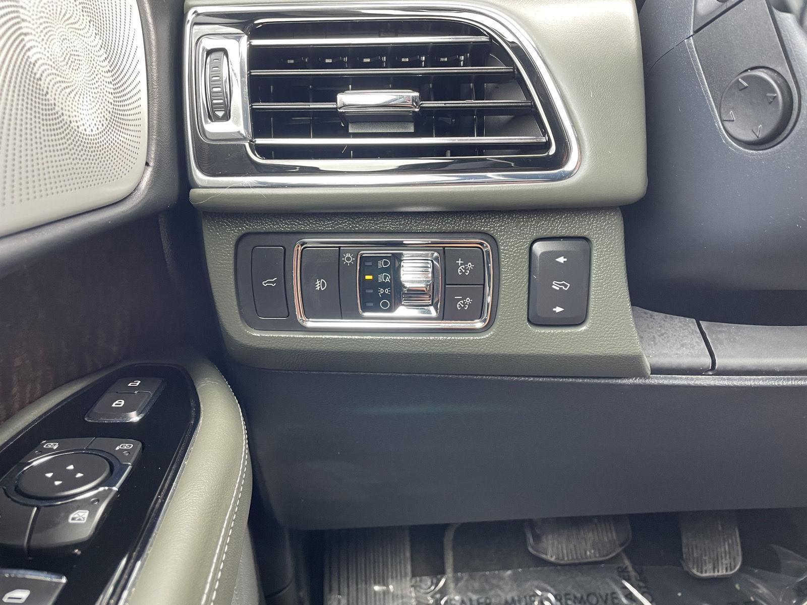 2022 Lincoln Navigator Black Label photo 15