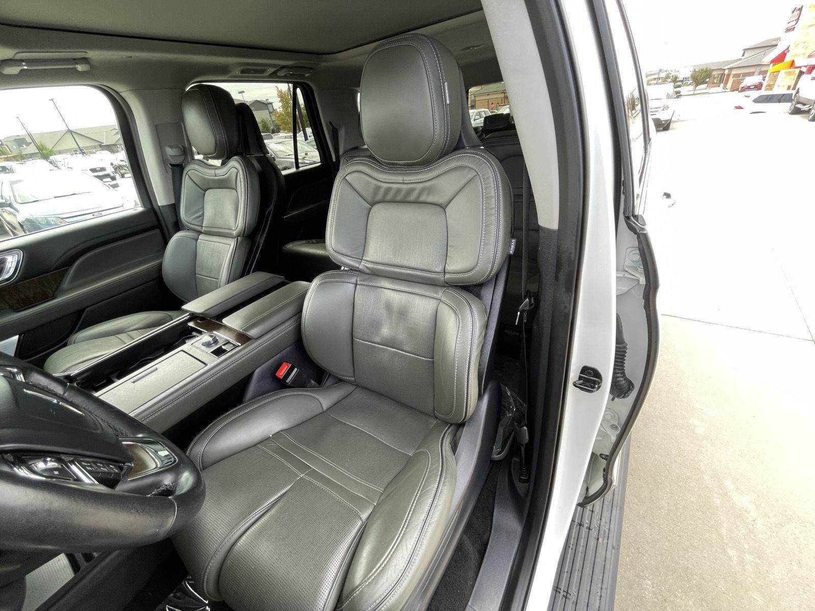 2022 Lincoln Navigator Black Label photo 17