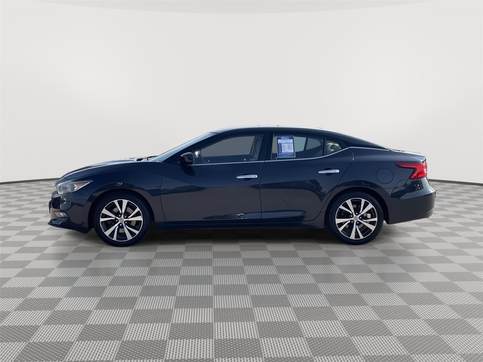 2016 Nissan Maxima S photo 2