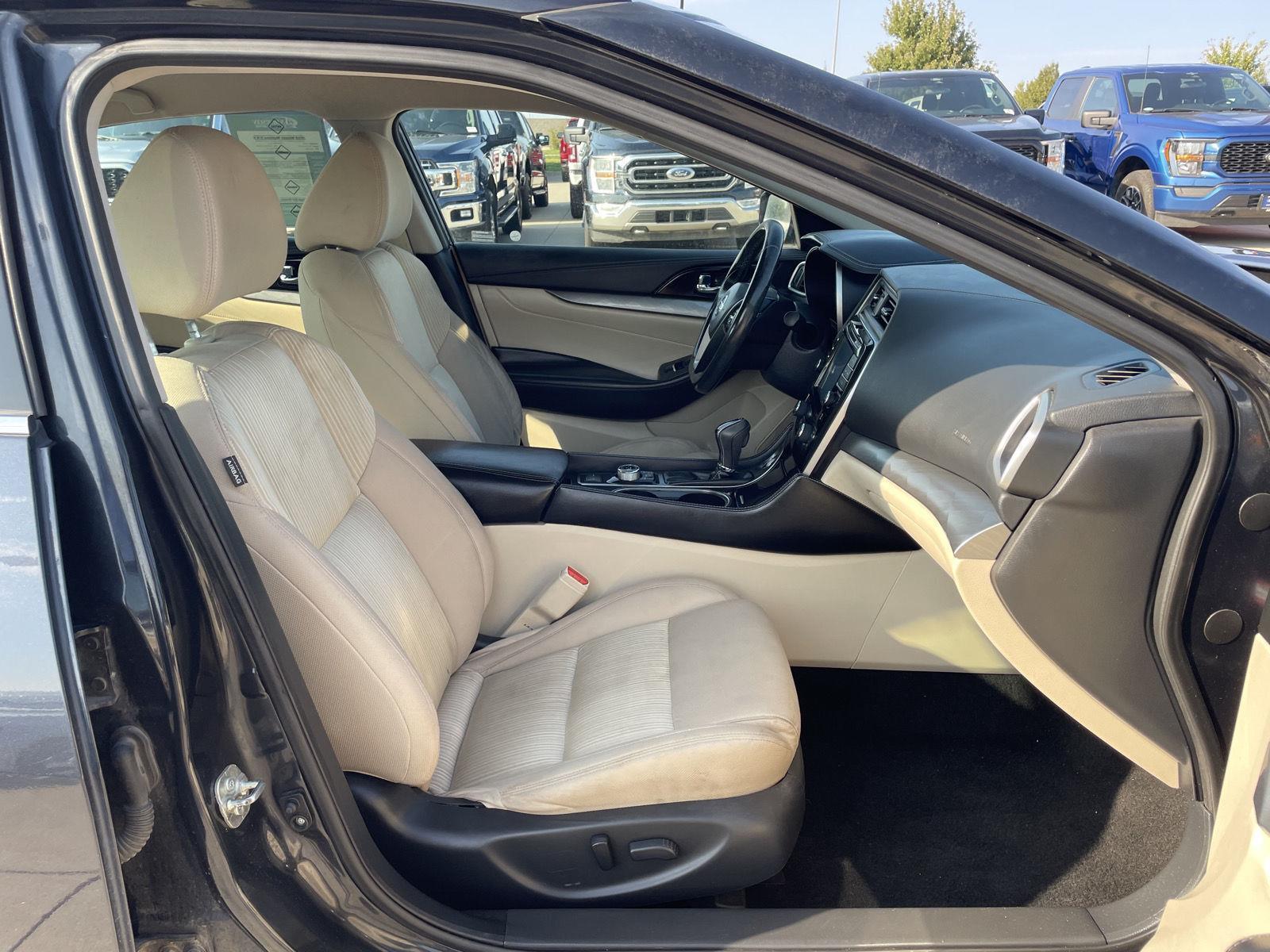 2016 Nissan Maxima S photo 17