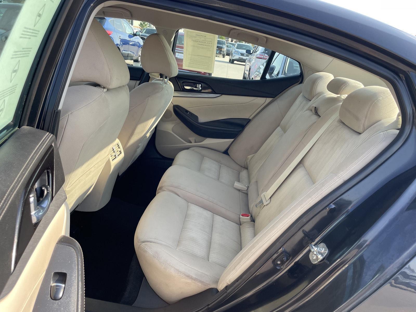 2016 Nissan Maxima S photo 18