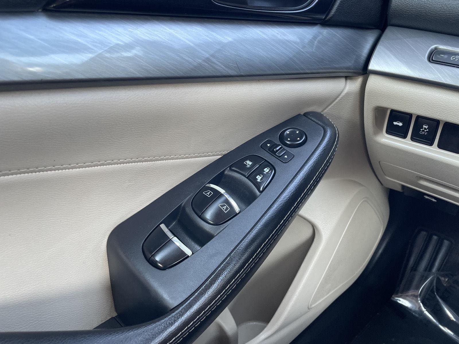 2016 Nissan Maxima S photo 25