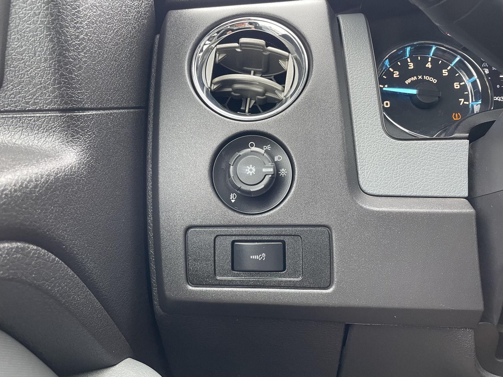 2011 Ford F-150 XLT photo 16