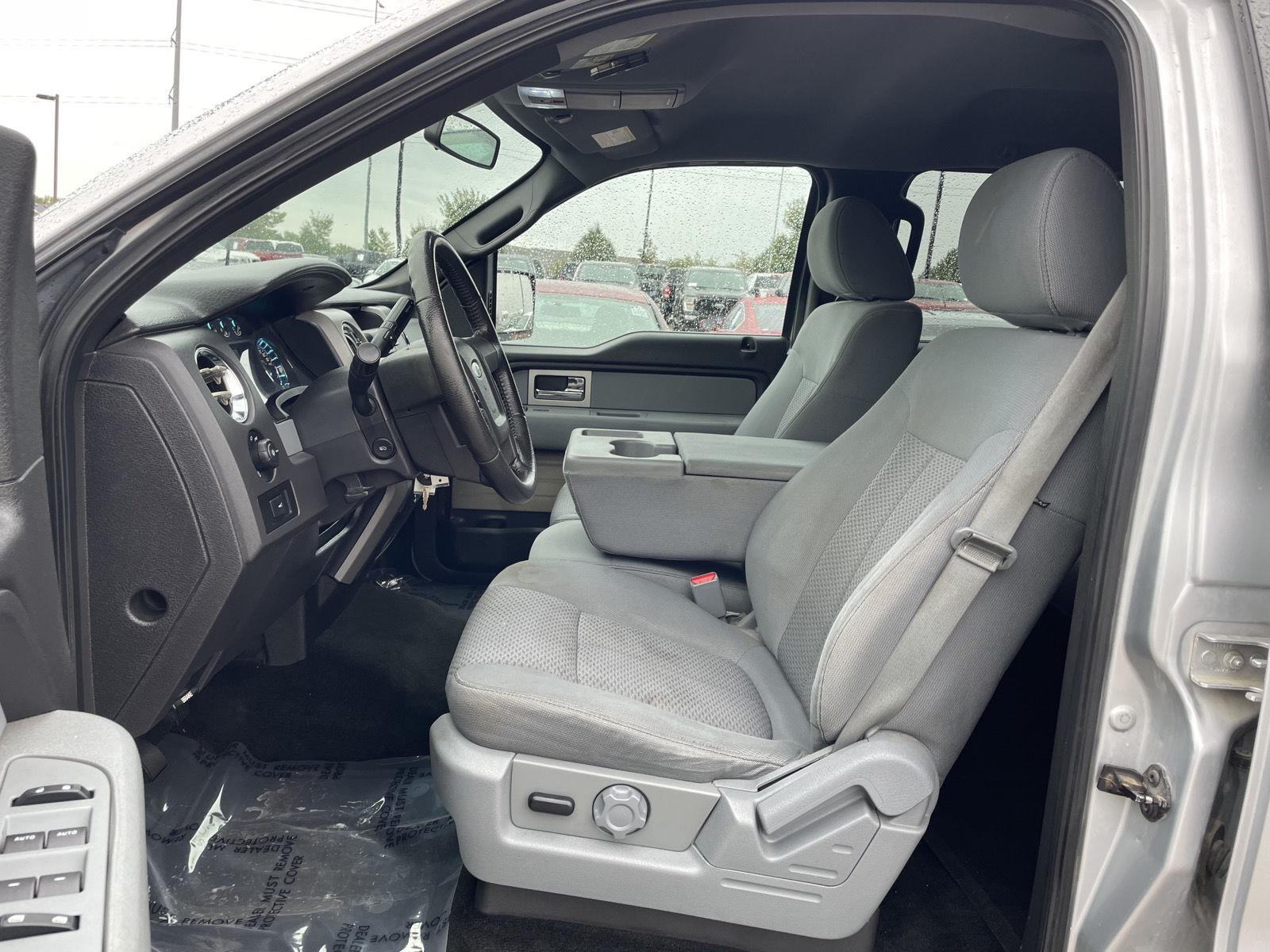 2011 Ford F-150 XLT photo 17