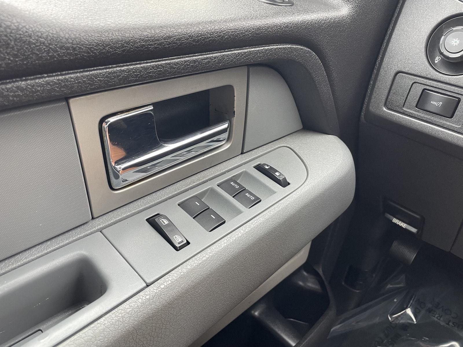 2011 Ford F-150 XLT photo 26