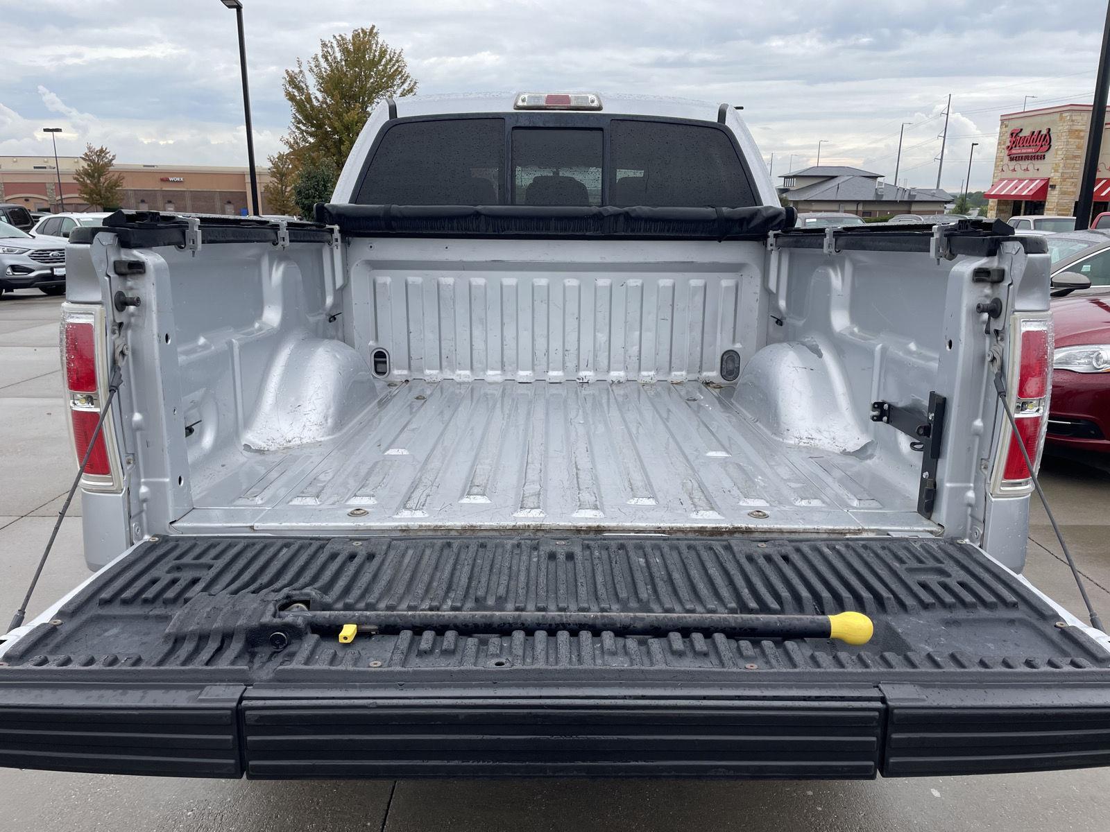 2011 Ford F-150 XLT photo 30