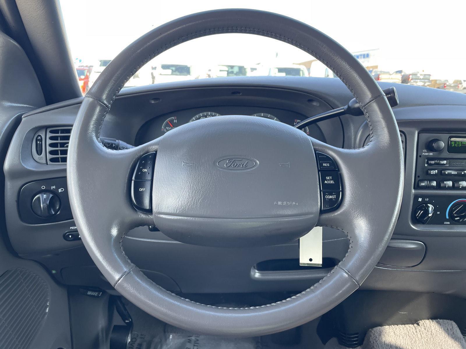 2002 Ford F-150 XLT photo 12