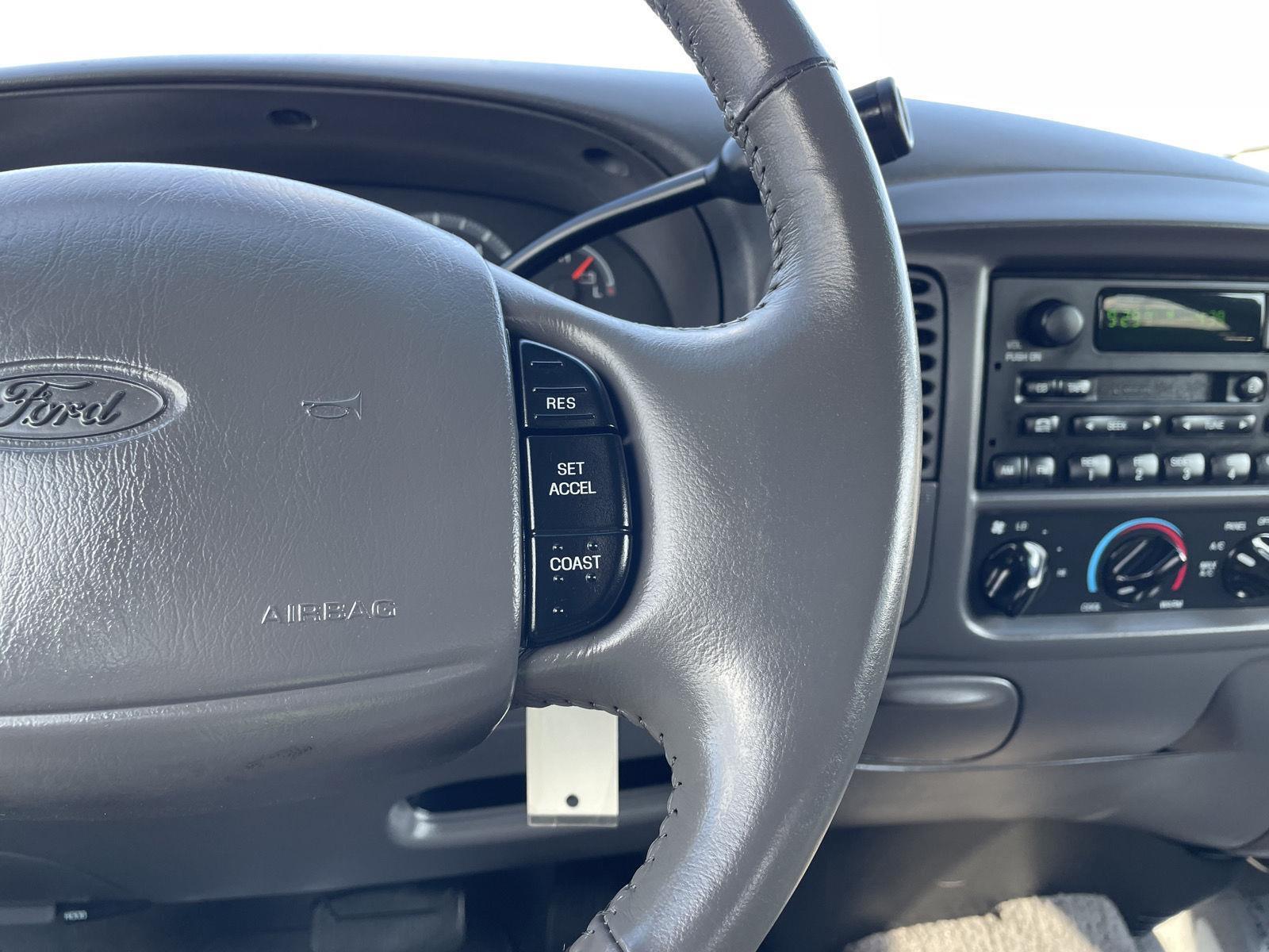 2002 Ford F-150 XLT photo 14