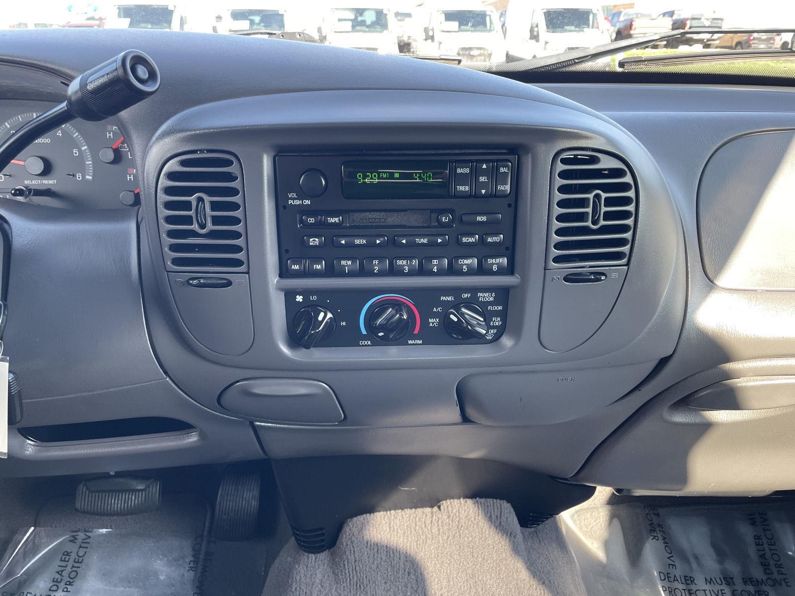 2002 Ford F-150 XLT photo 22