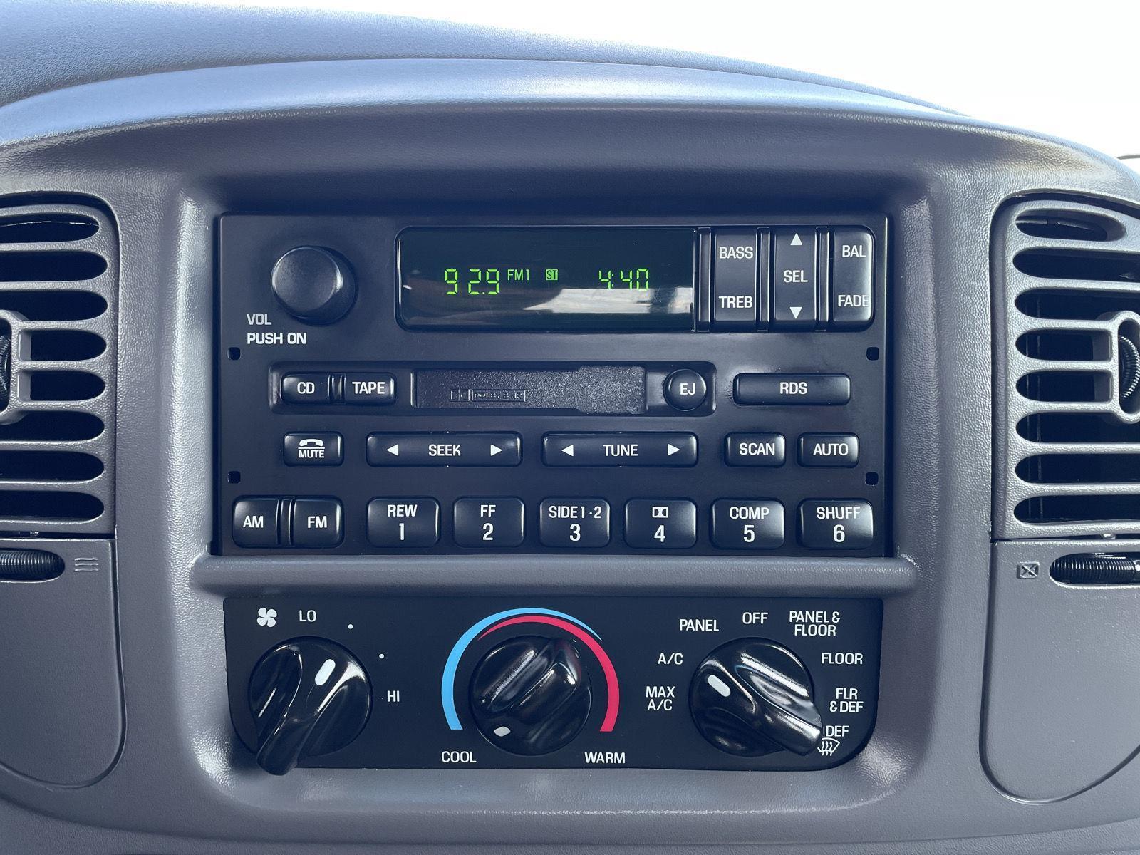 2002 Ford F-150 XLT photo 23