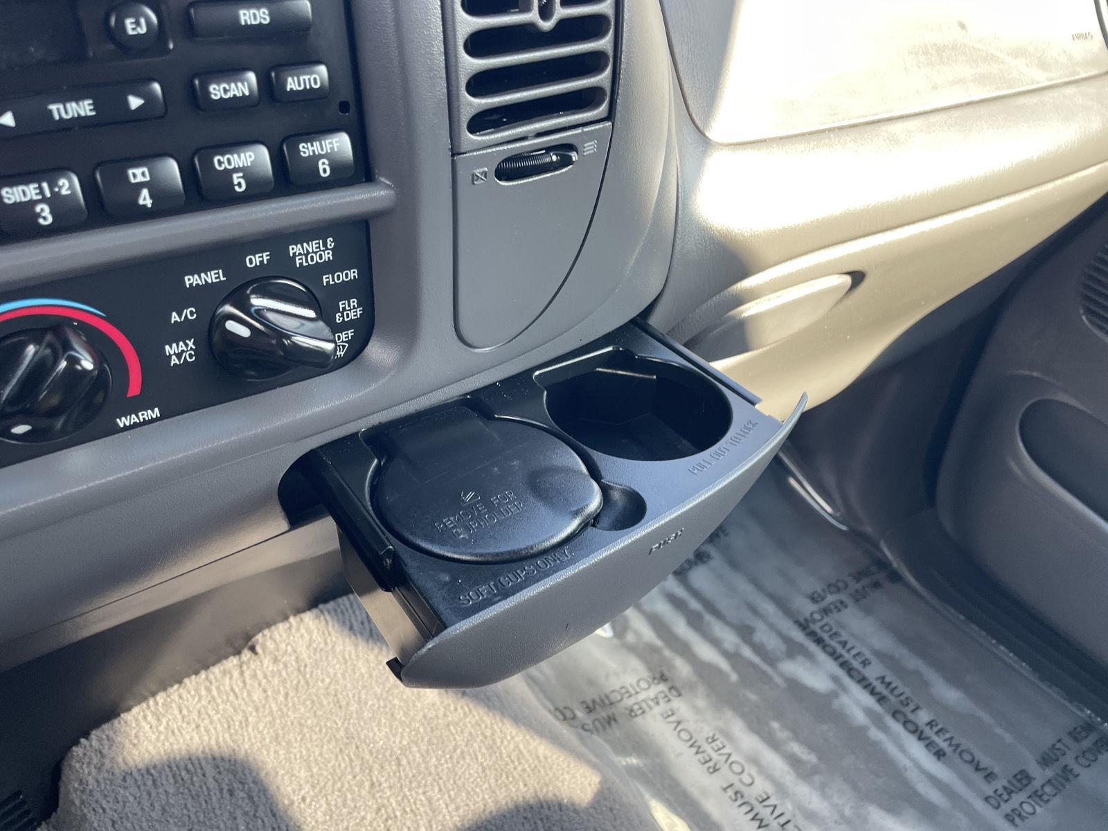 2002 Ford F-150 XLT photo 25