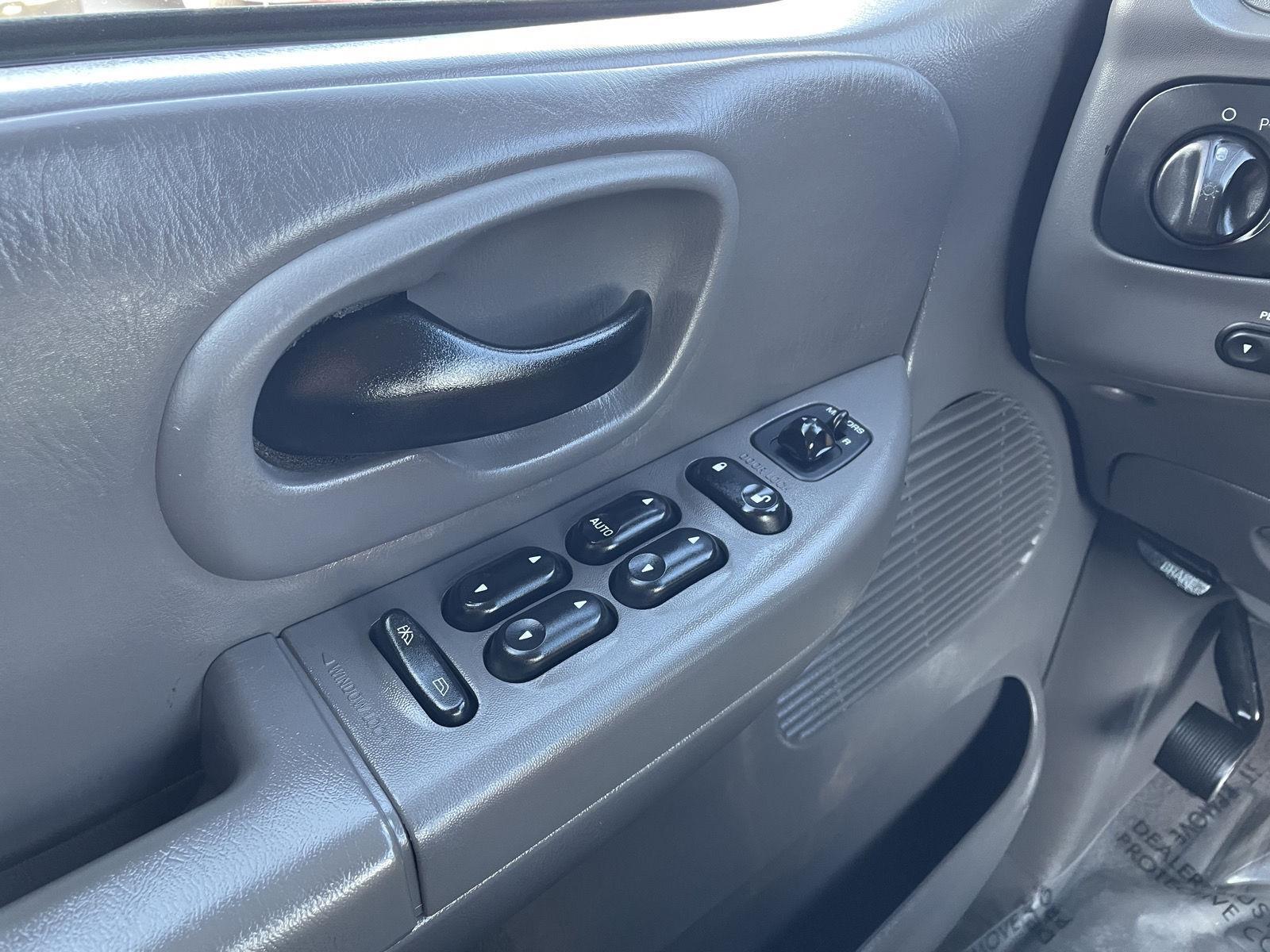 2002 Ford F-150 XLT photo 26