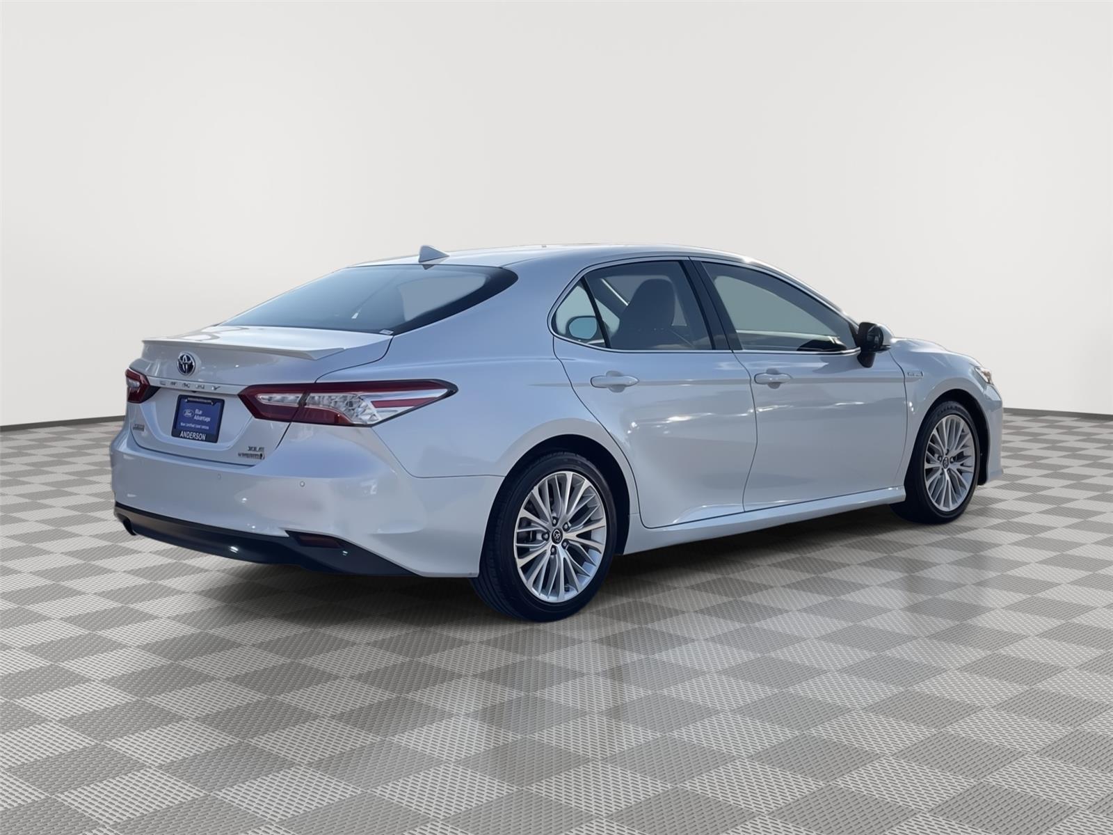 2018 Toyota Camry Hybrid XLE photo 3