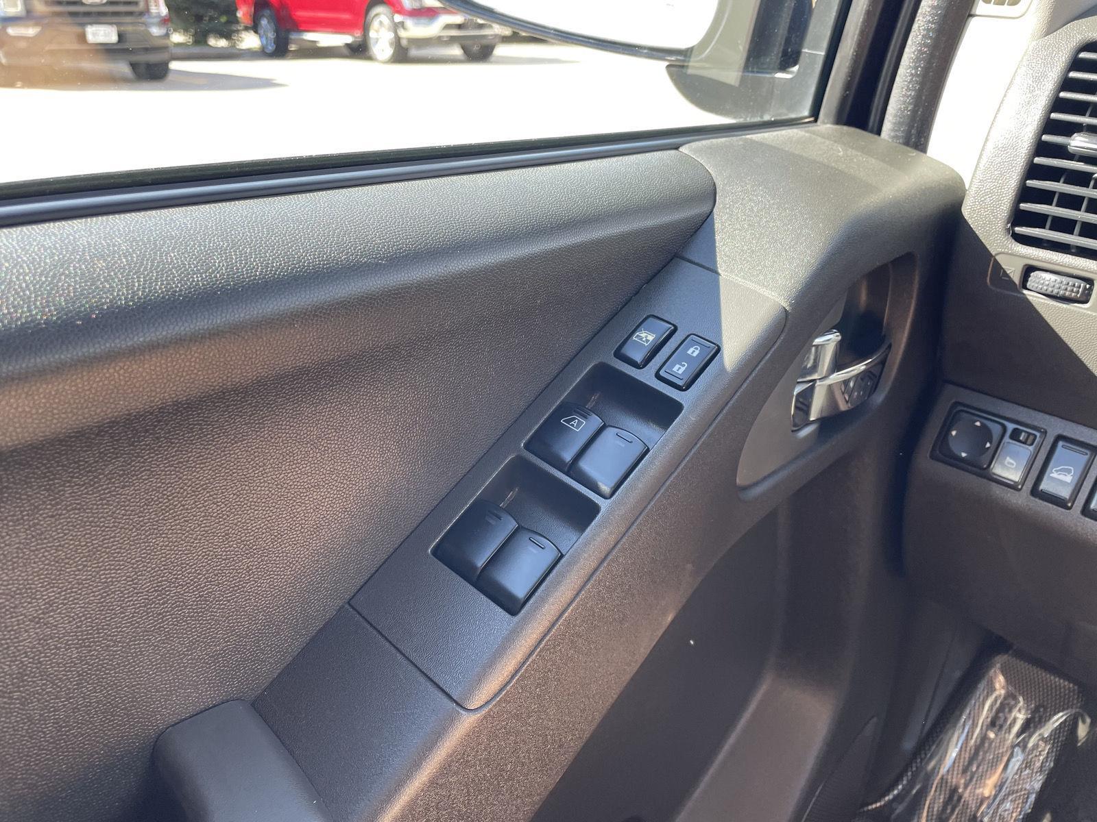 Used 2015 Nissan Frontier PRO-4X Crew Cab Truck for sale in Lincoln NE