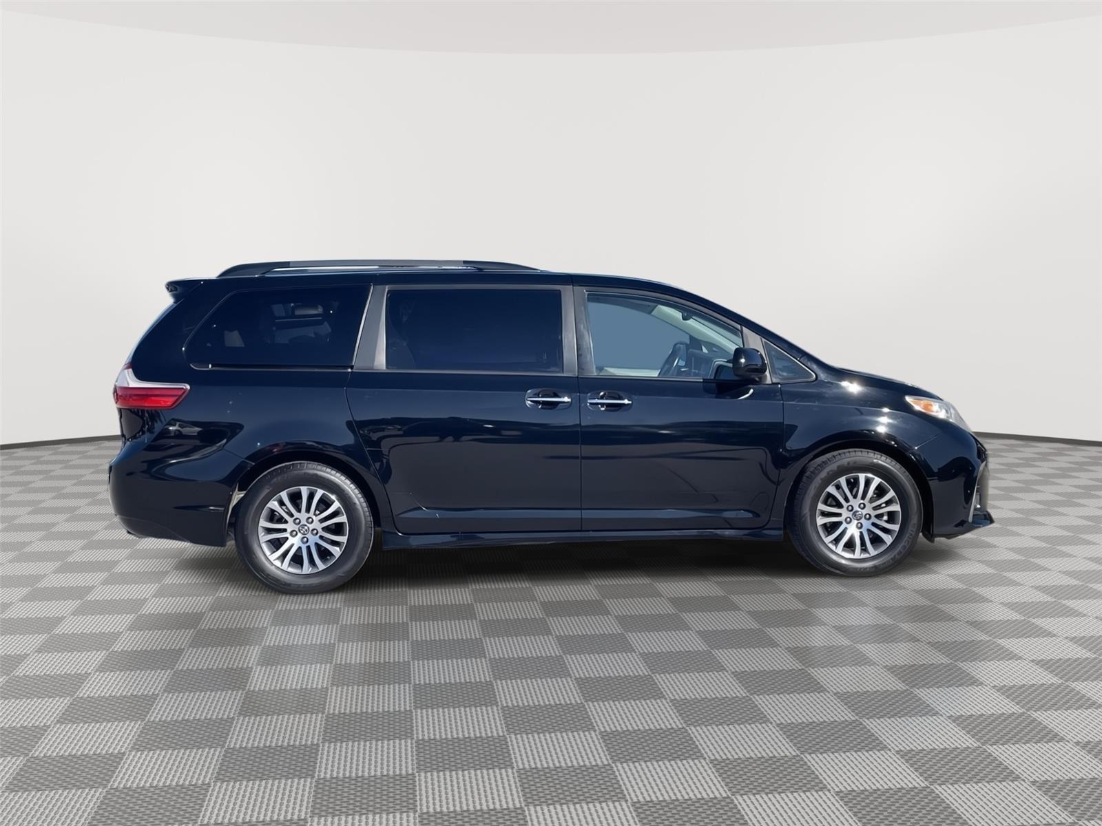 Used 2020 Toyota Sienna for sale in Lincoln NE