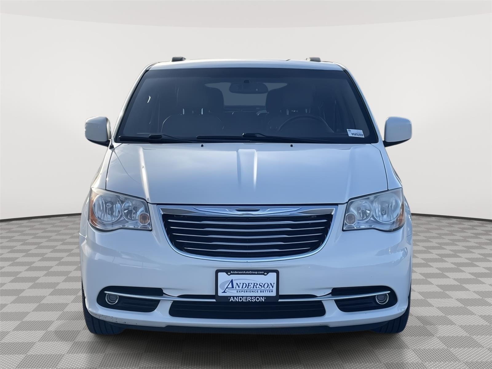 Used 2013 Chrysler Town and Country for sale in Lincoln NE