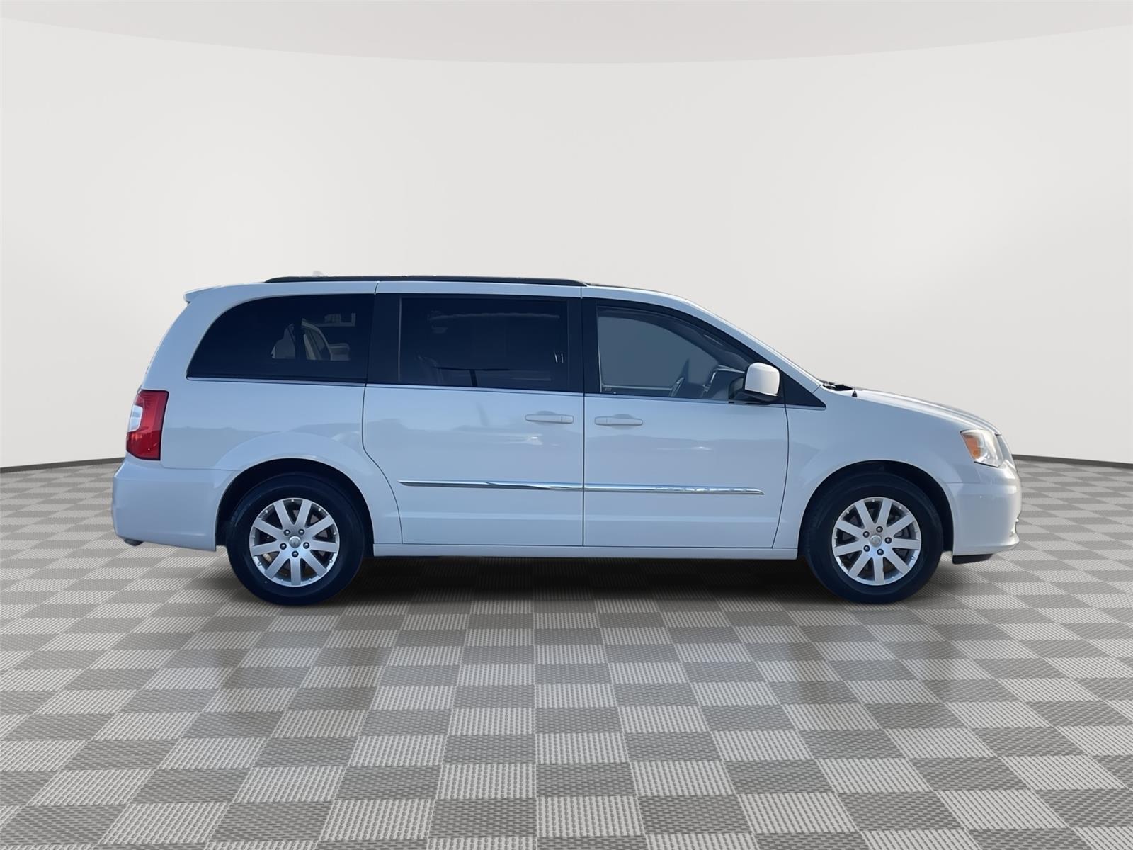 Used 2013 Chrysler Town and Country for sale in Lincoln NE