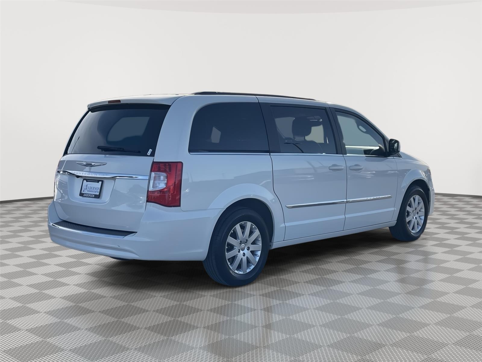 Used 2013 Chrysler Town and Country for sale in Lincoln NE