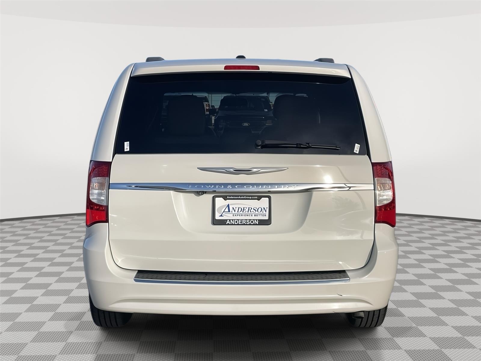 Used 2013 Chrysler Town and Country for sale in Lincoln NE