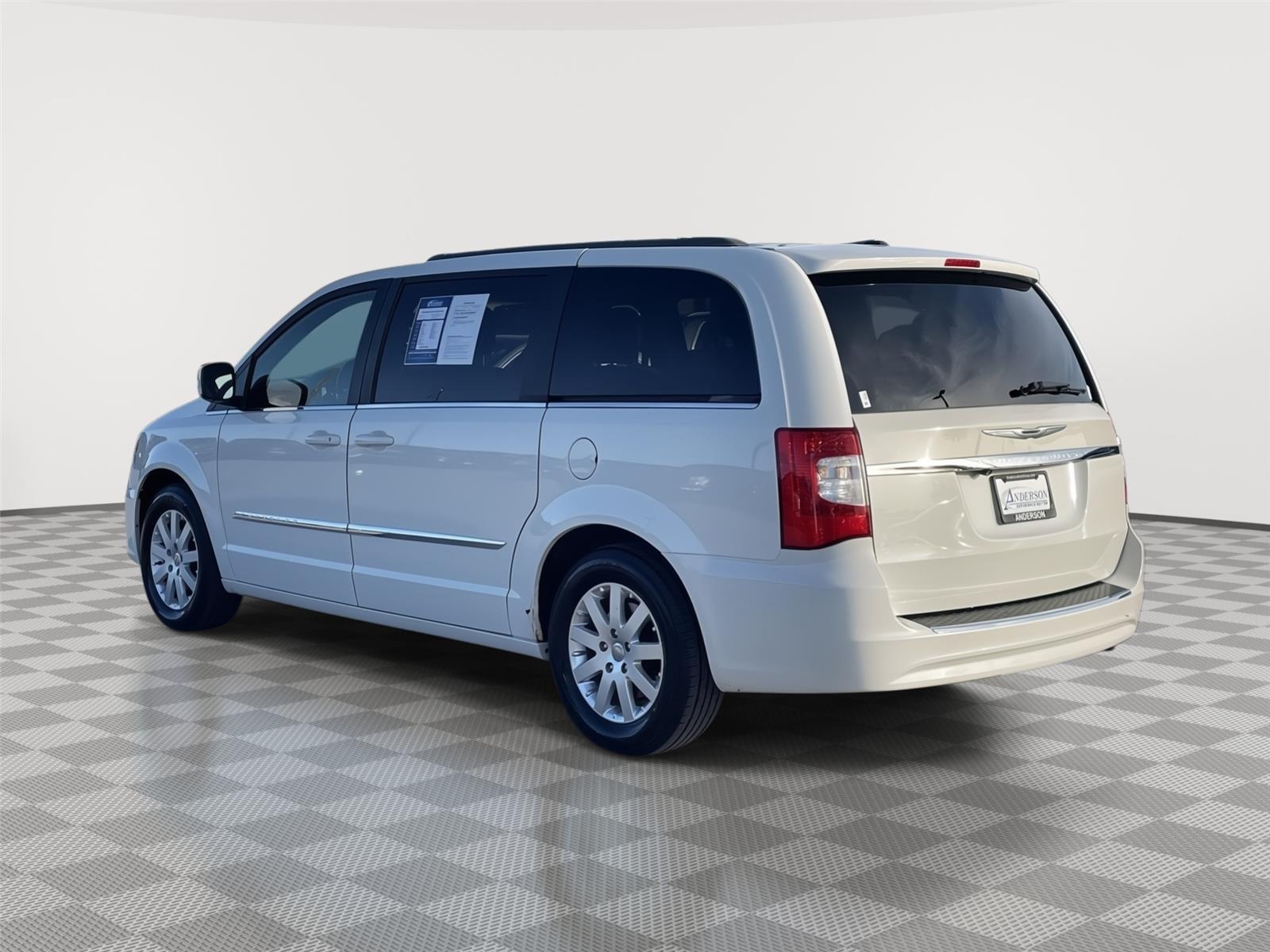 Used 2013 Chrysler Town and Country for sale in Lincoln NE