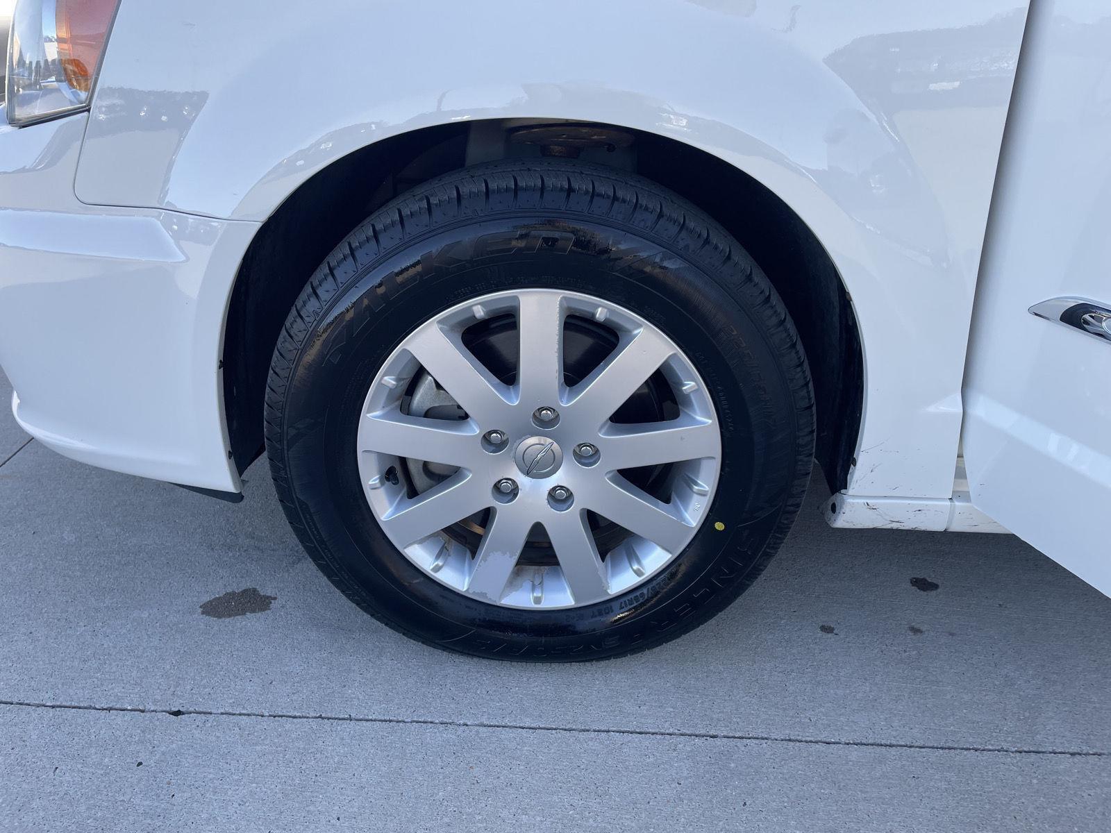 Used 2013 Chrysler Town and Country for sale in Lincoln NE