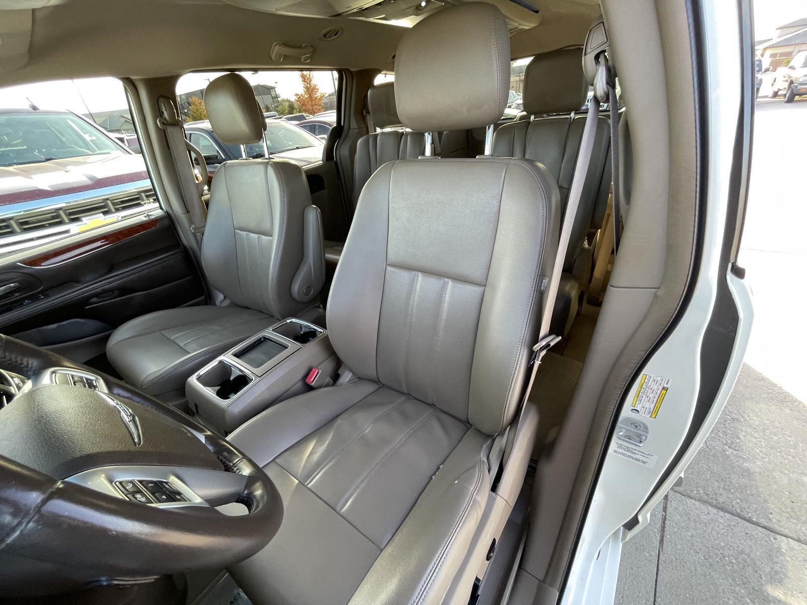 Used 2013 Chrysler Town and Country for sale in Lincoln NE