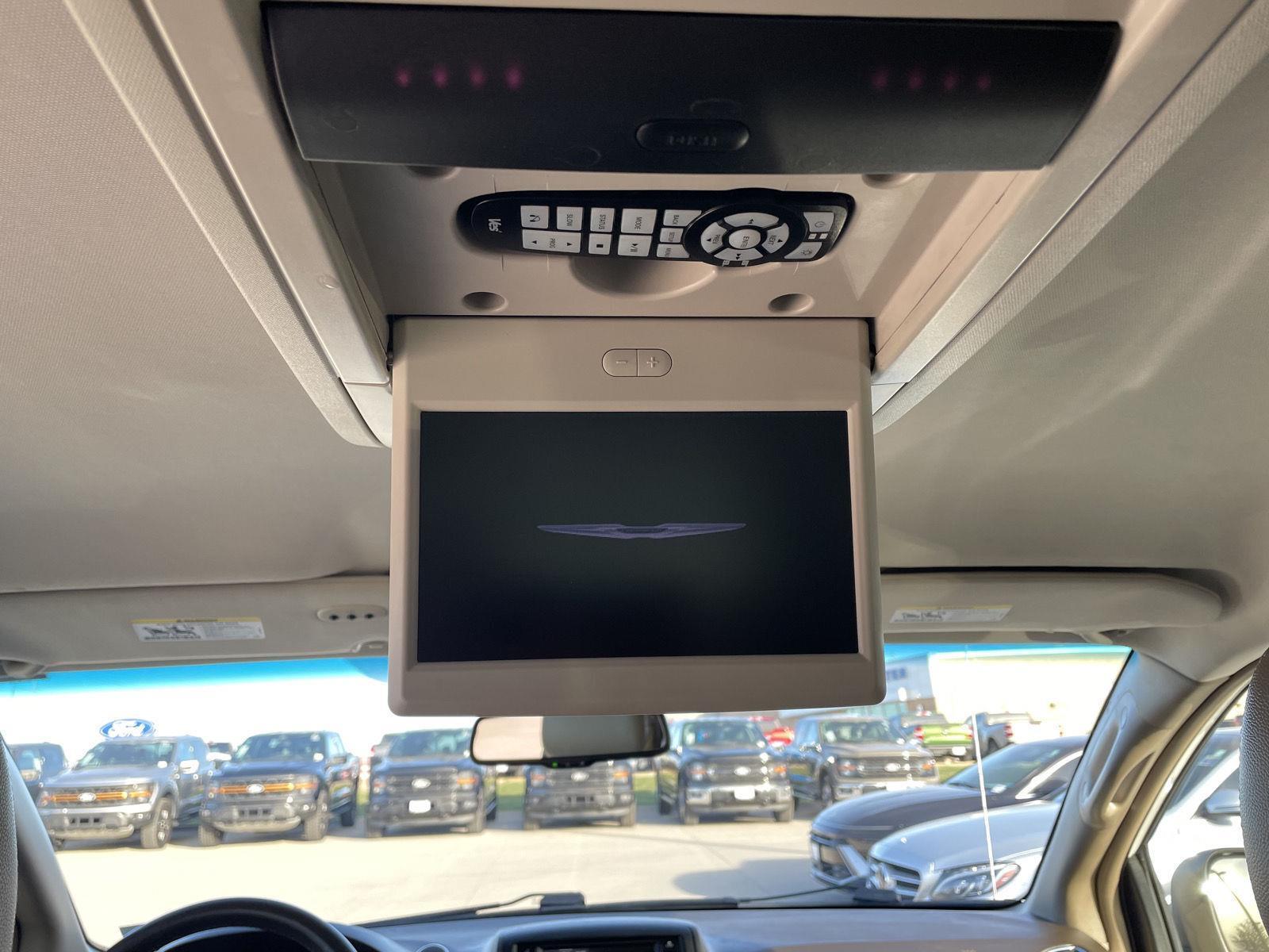 Used 2013 Chrysler Town and Country for sale in Lincoln NE