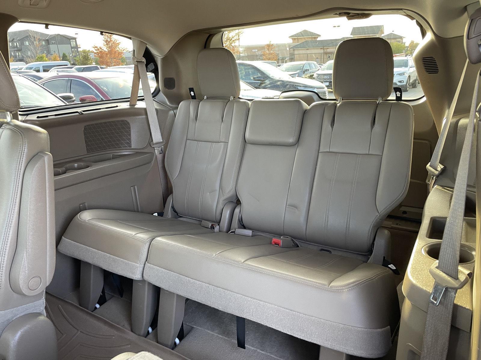 Used 2013 Chrysler Town and Country for sale in Lincoln NE
