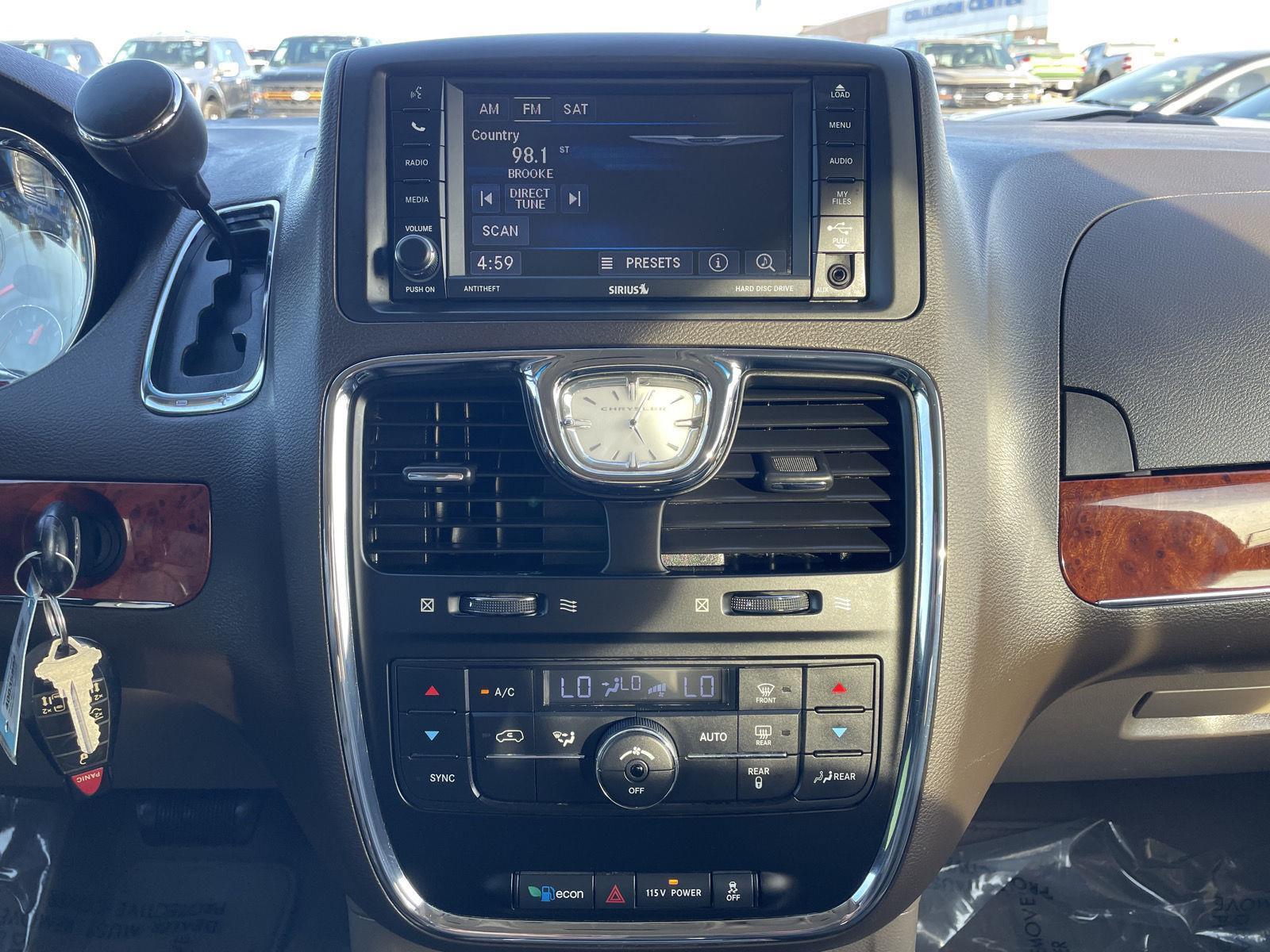 Used 2013 Chrysler Town and Country for sale in Lincoln NE