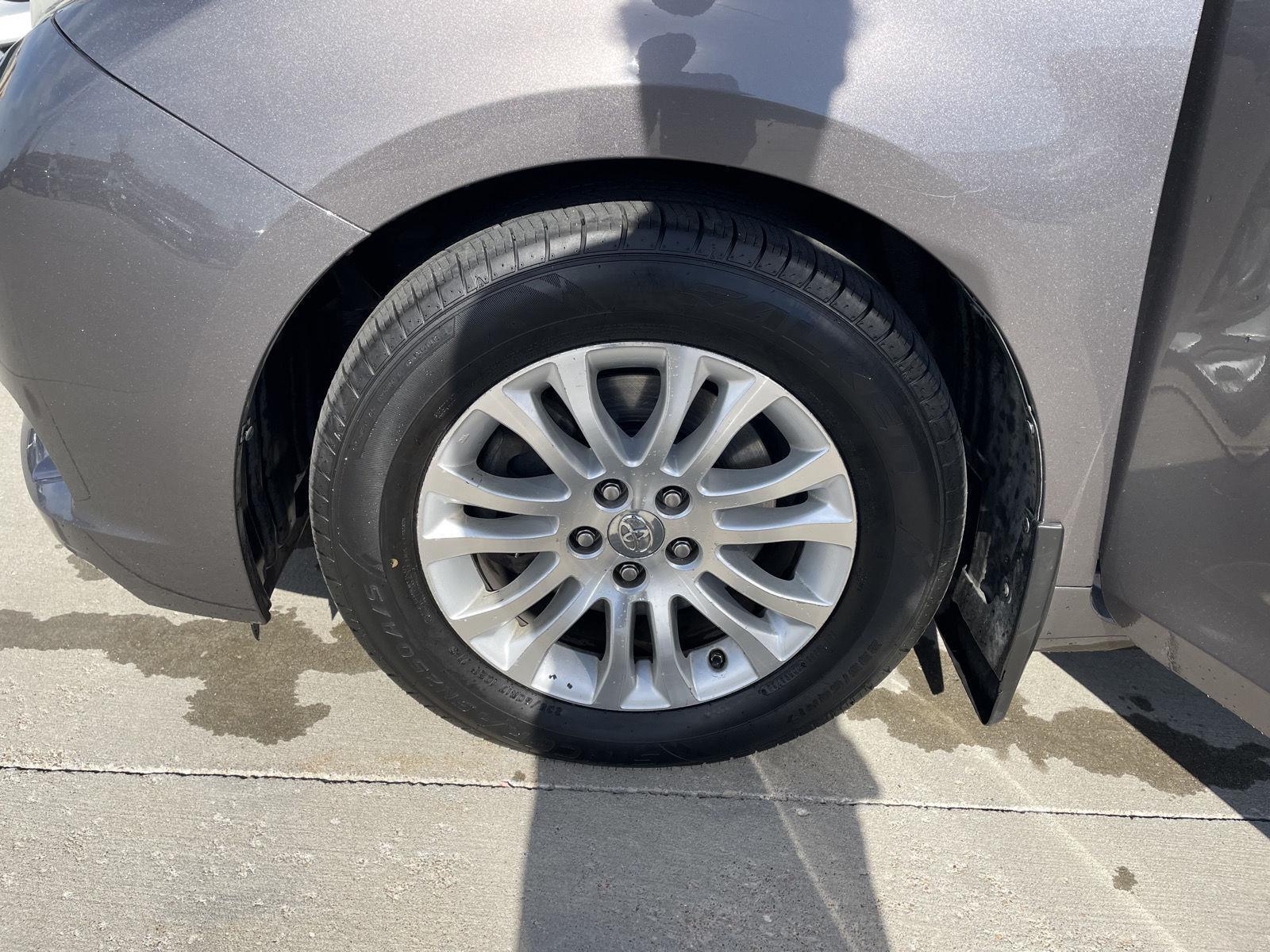 Used 2013 Toyota Sienna XLE 8-Passenger Minivan for sale in Lincoln NE