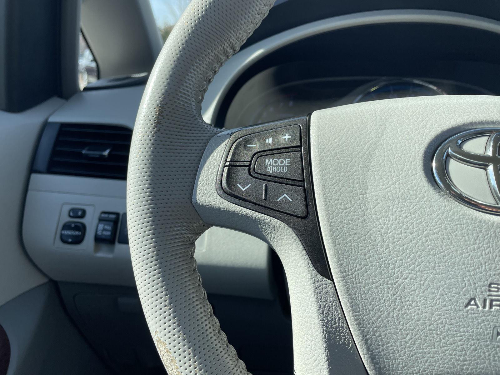 Used 2013 Toyota Sienna XLE 8-Passenger Minivan for sale in Lincoln NE